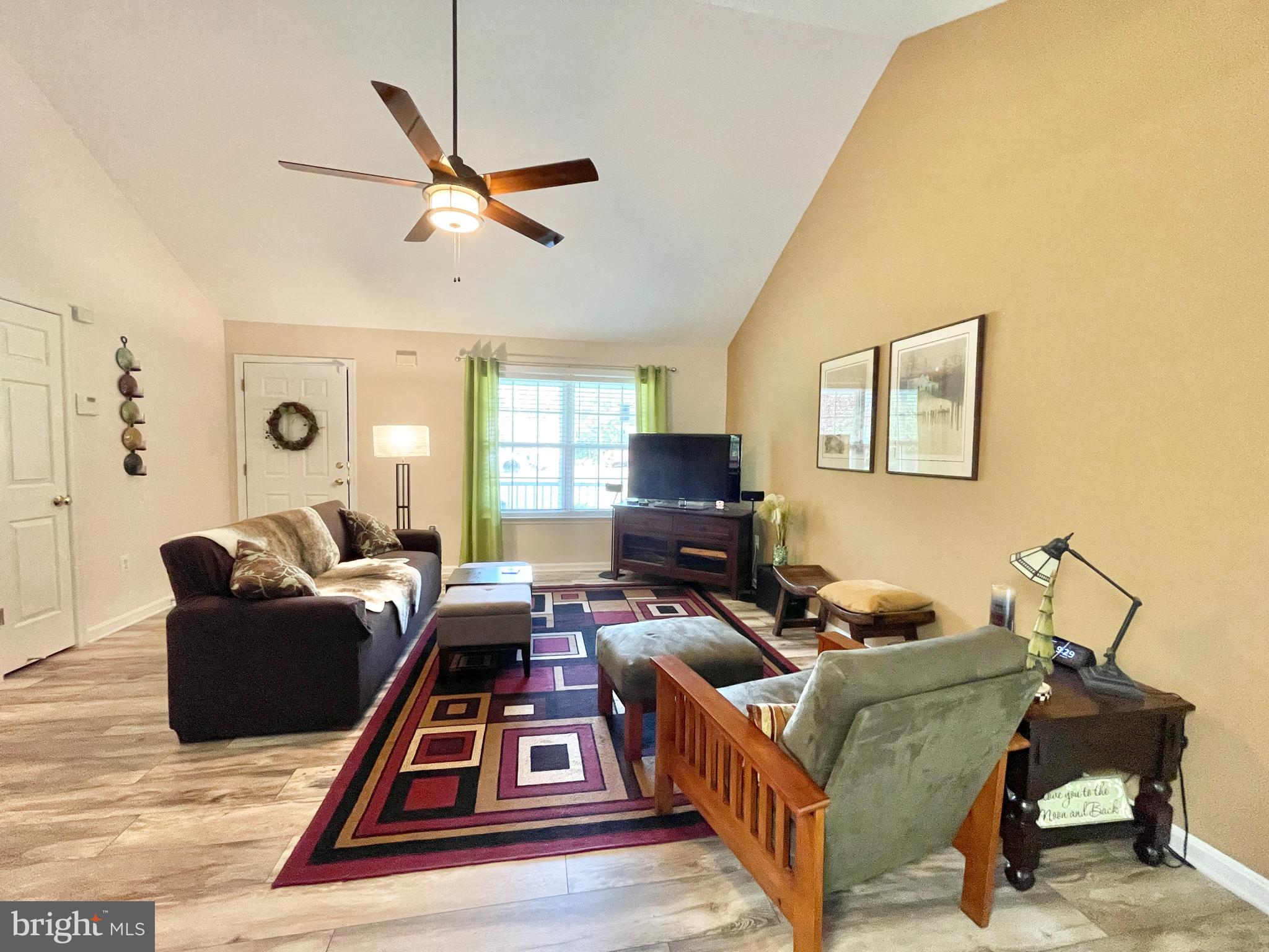 INDEPENDENCE SHORES - Residential Lease