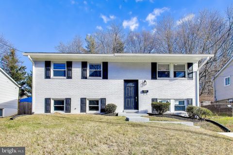 Photo of 7934 Dellwood Avenue, LANHAM, MD 20706 (MLS # MDPG2199982)