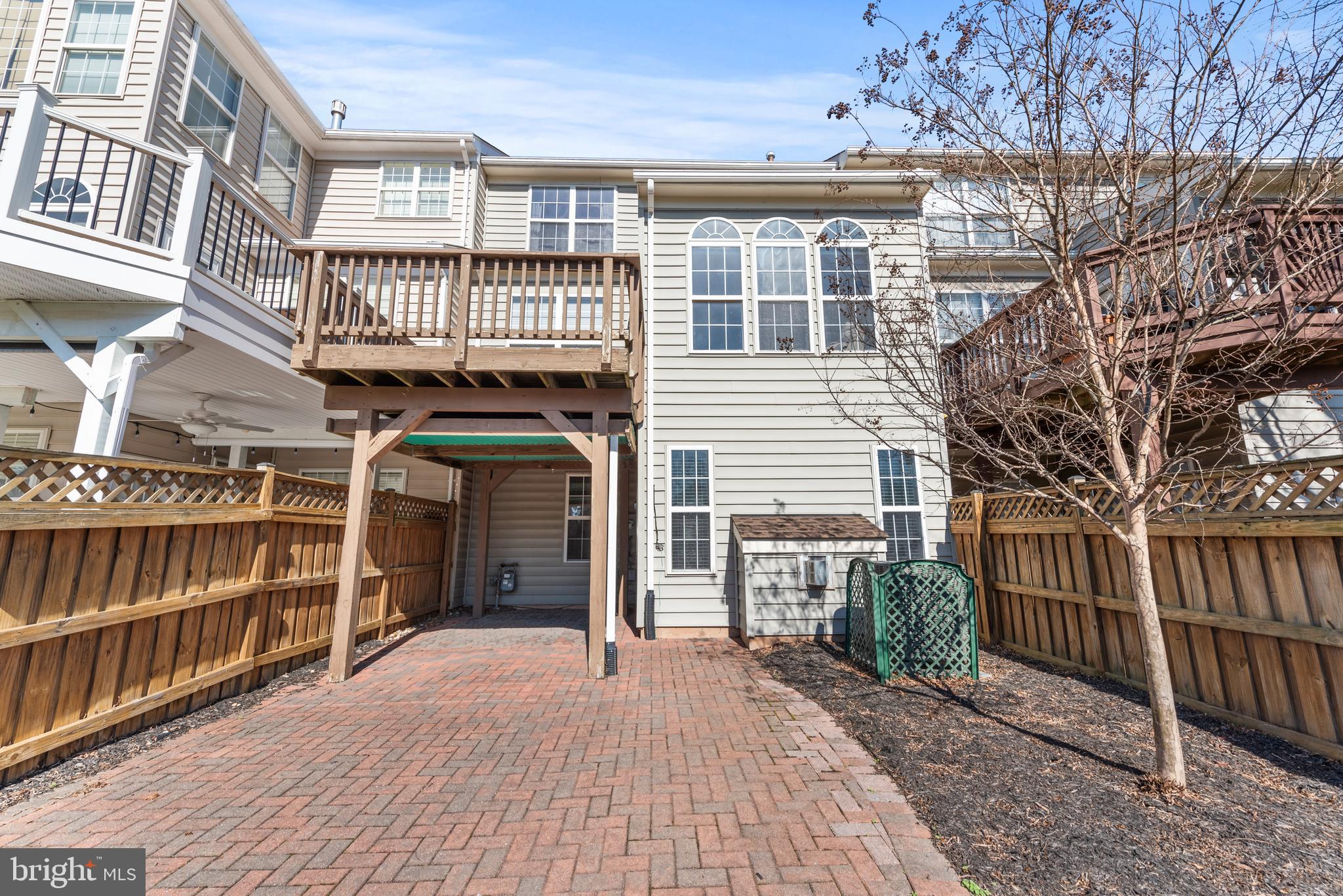 NORTHLAKE - Residential