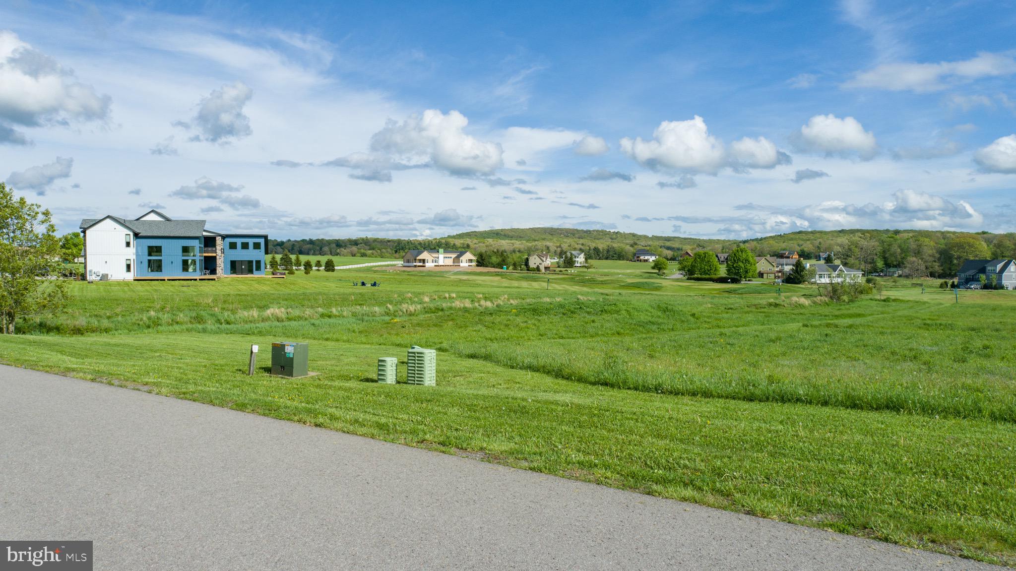 WATERFRONT GREENS - Land