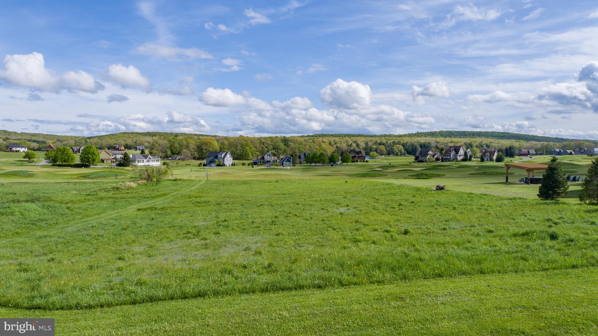WATERFRONT GREENS - Land