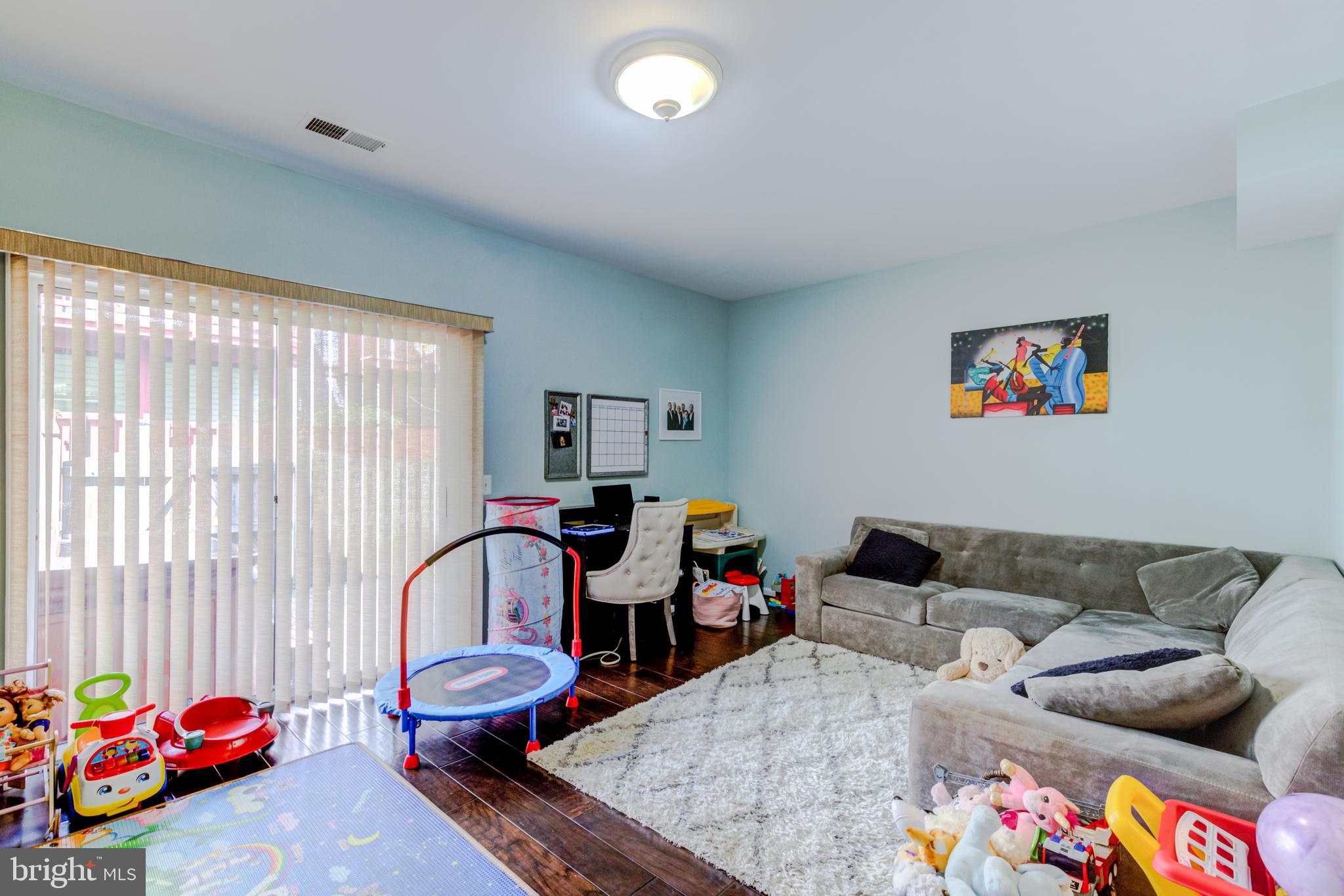 LINCOLNIA MEWS - Residential