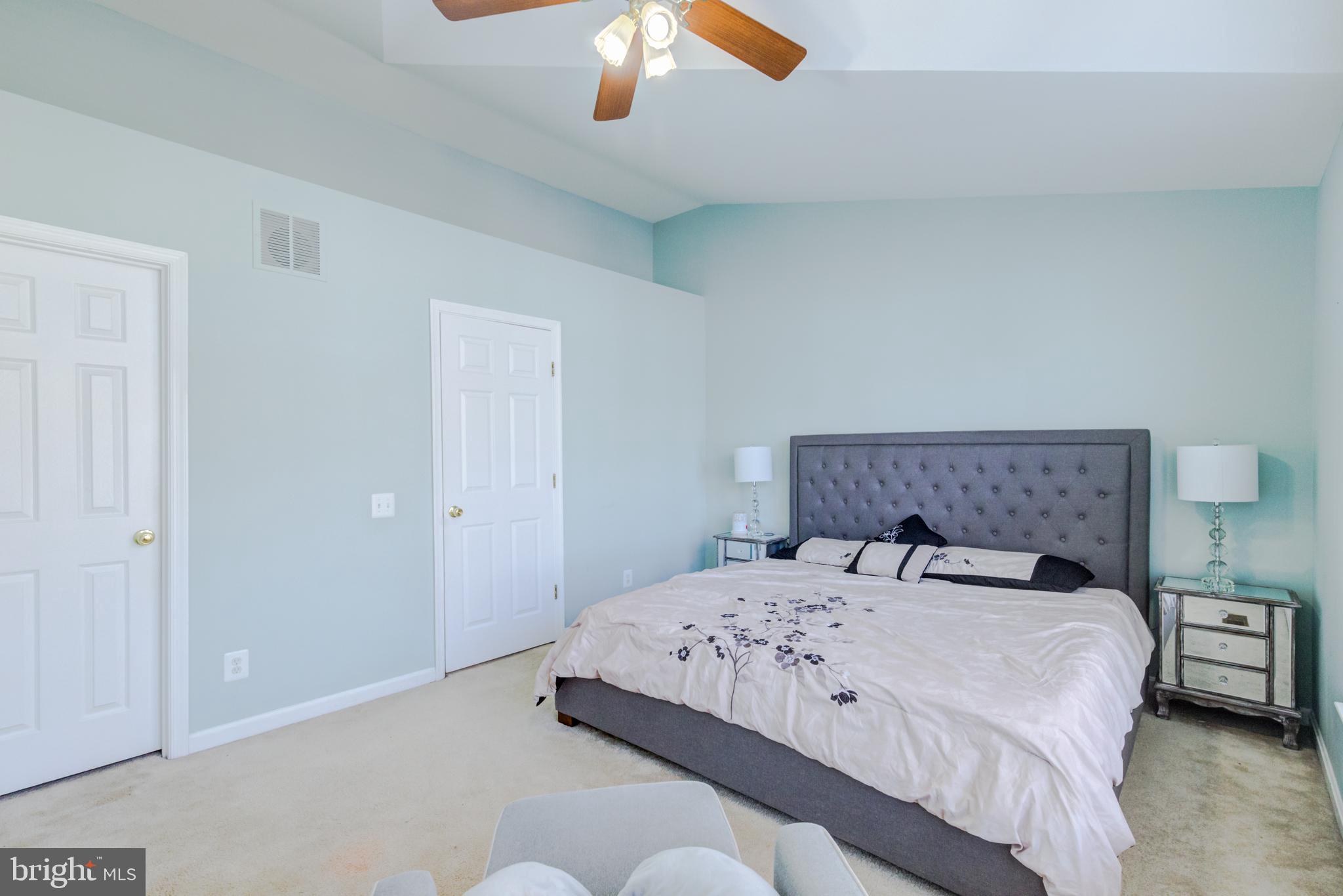 LINCOLNIA MEWS - Residential