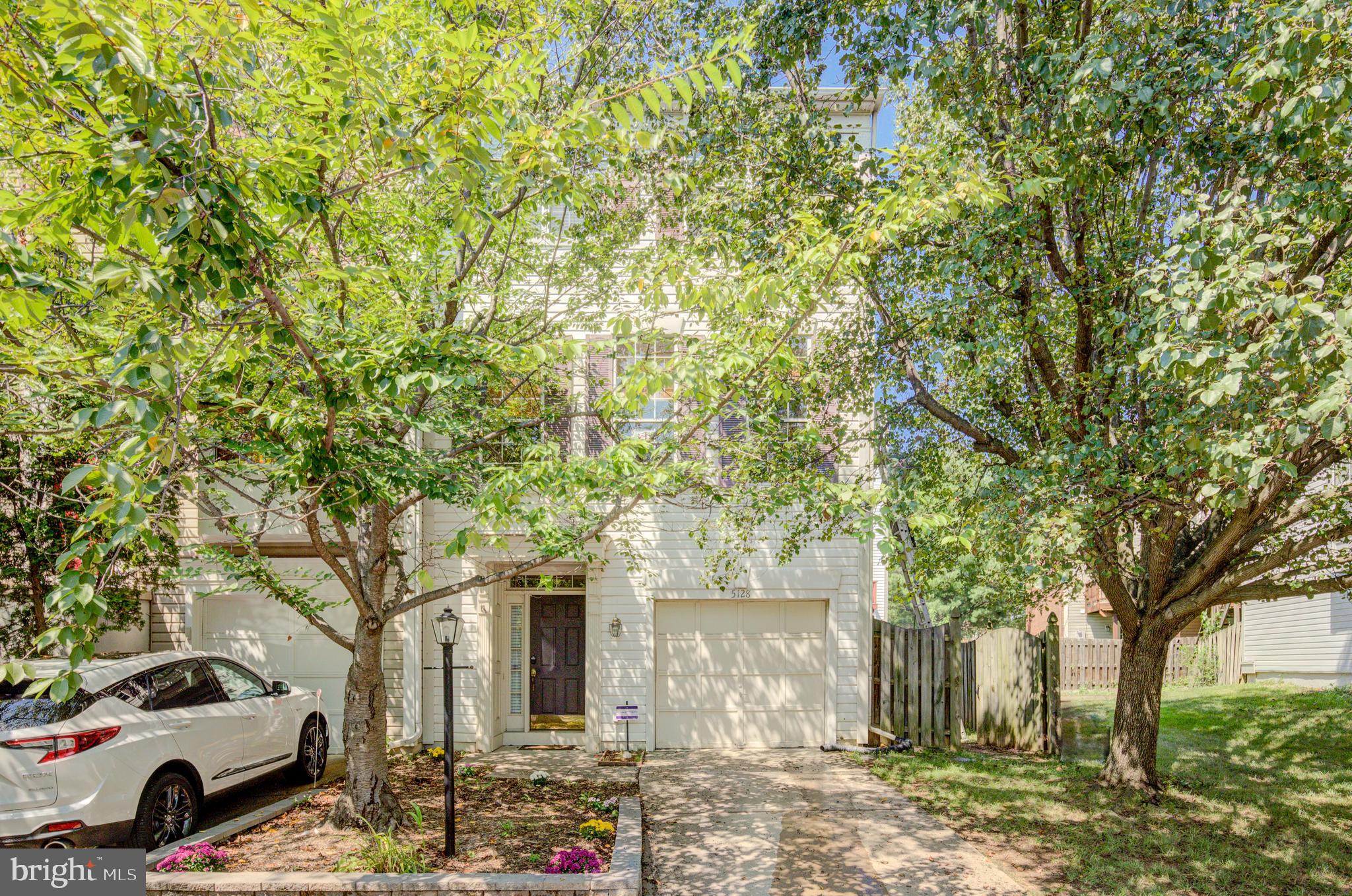 LINCOLNIA MEWS - Residential