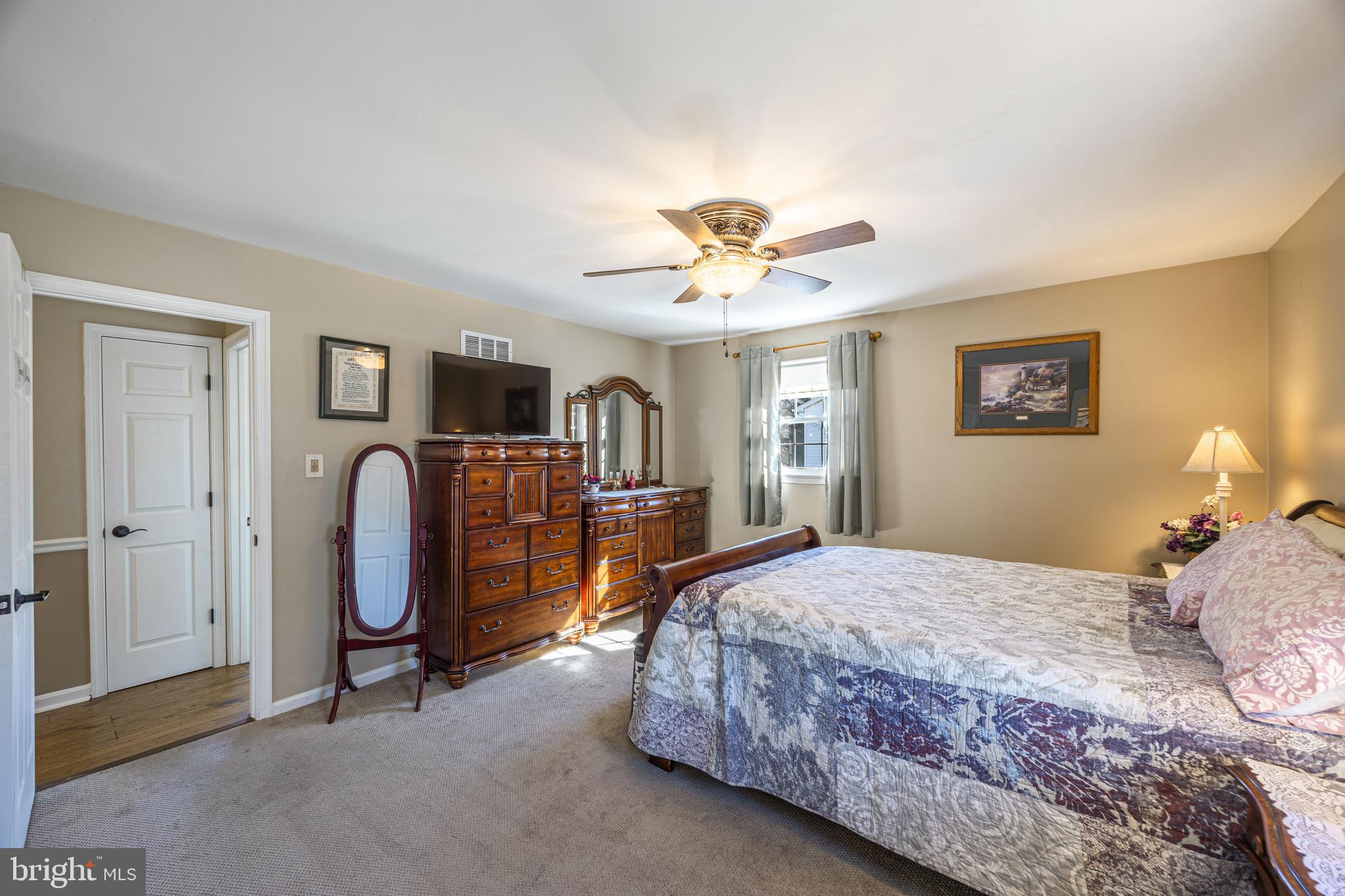 ROYAL EXCHANGE - Residential