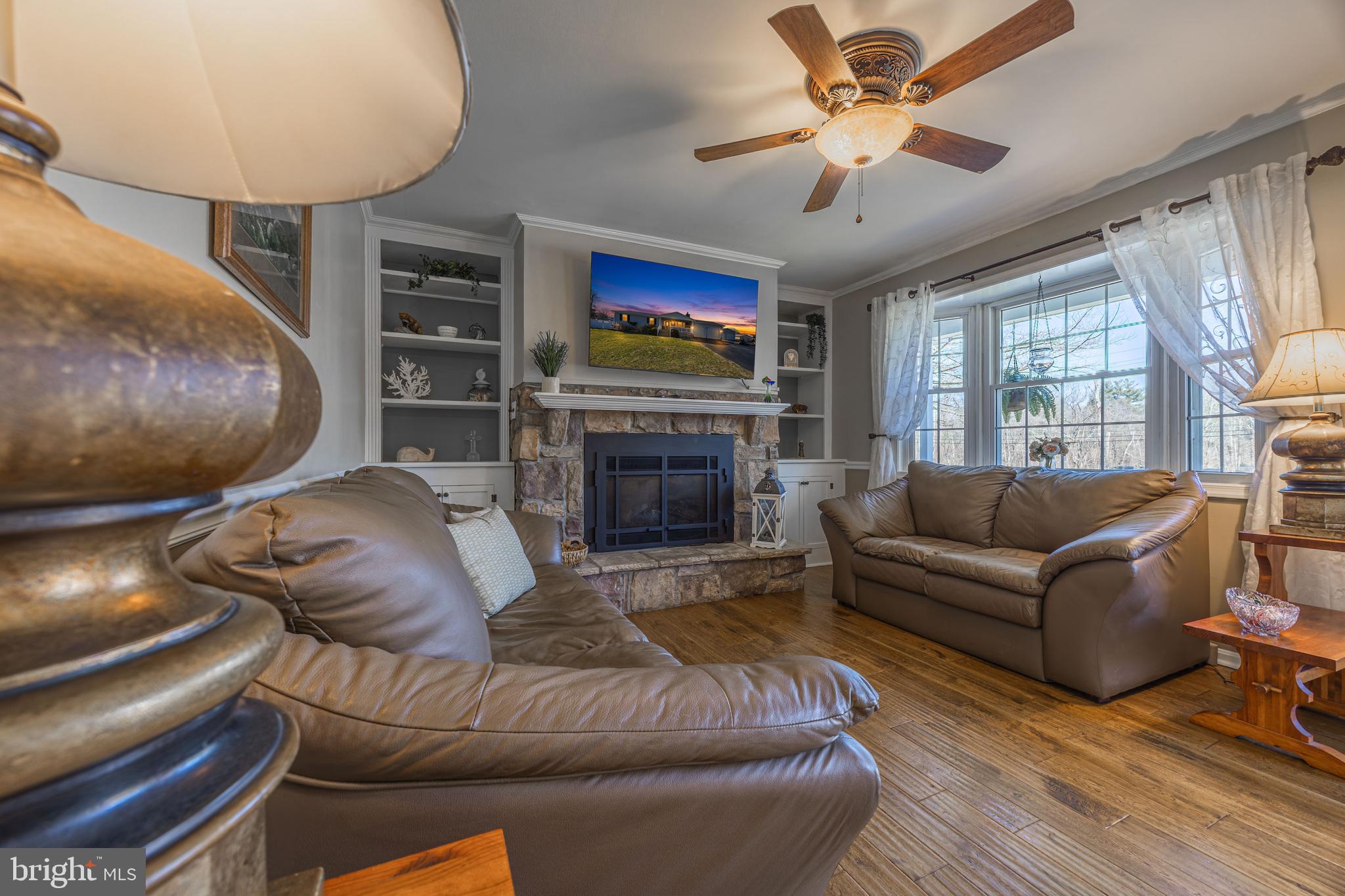 ROYAL EXCHANGE - Residential