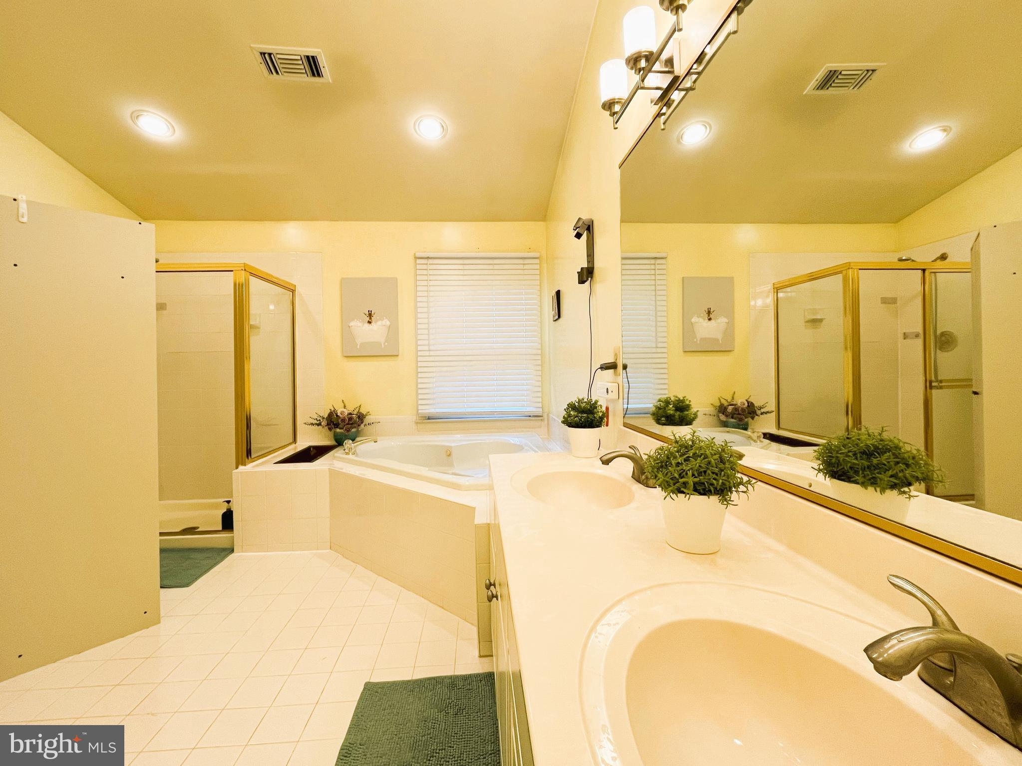 COURTHOUSE WOODS - Residential Lease