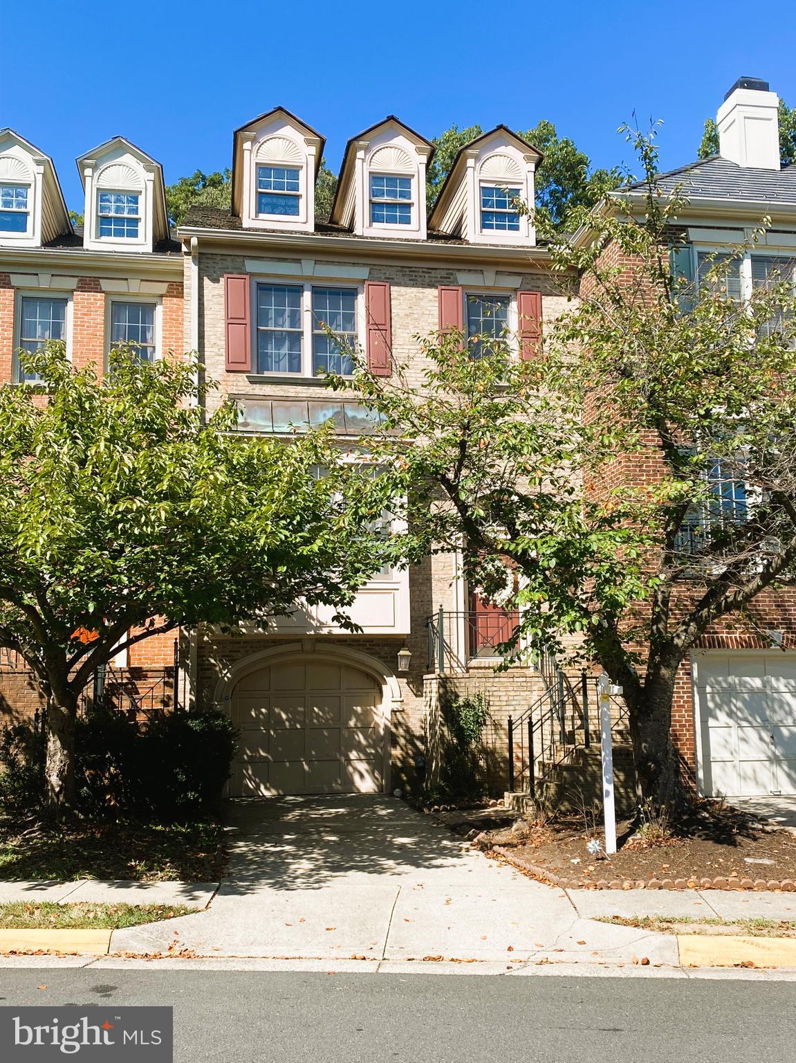 COURTHOUSE WOODS - Residential Lease