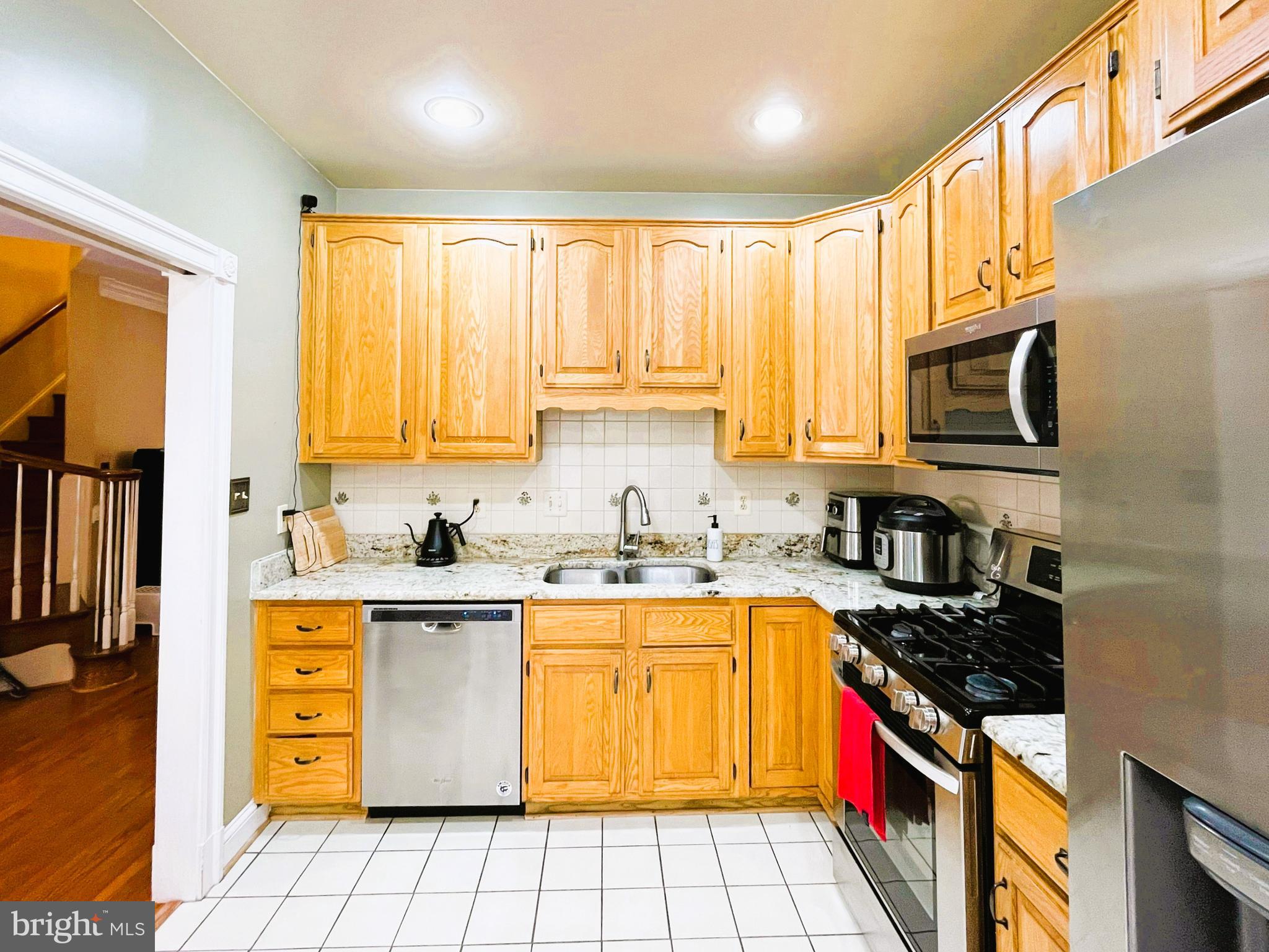 COURTHOUSE WOODS - Residential Lease