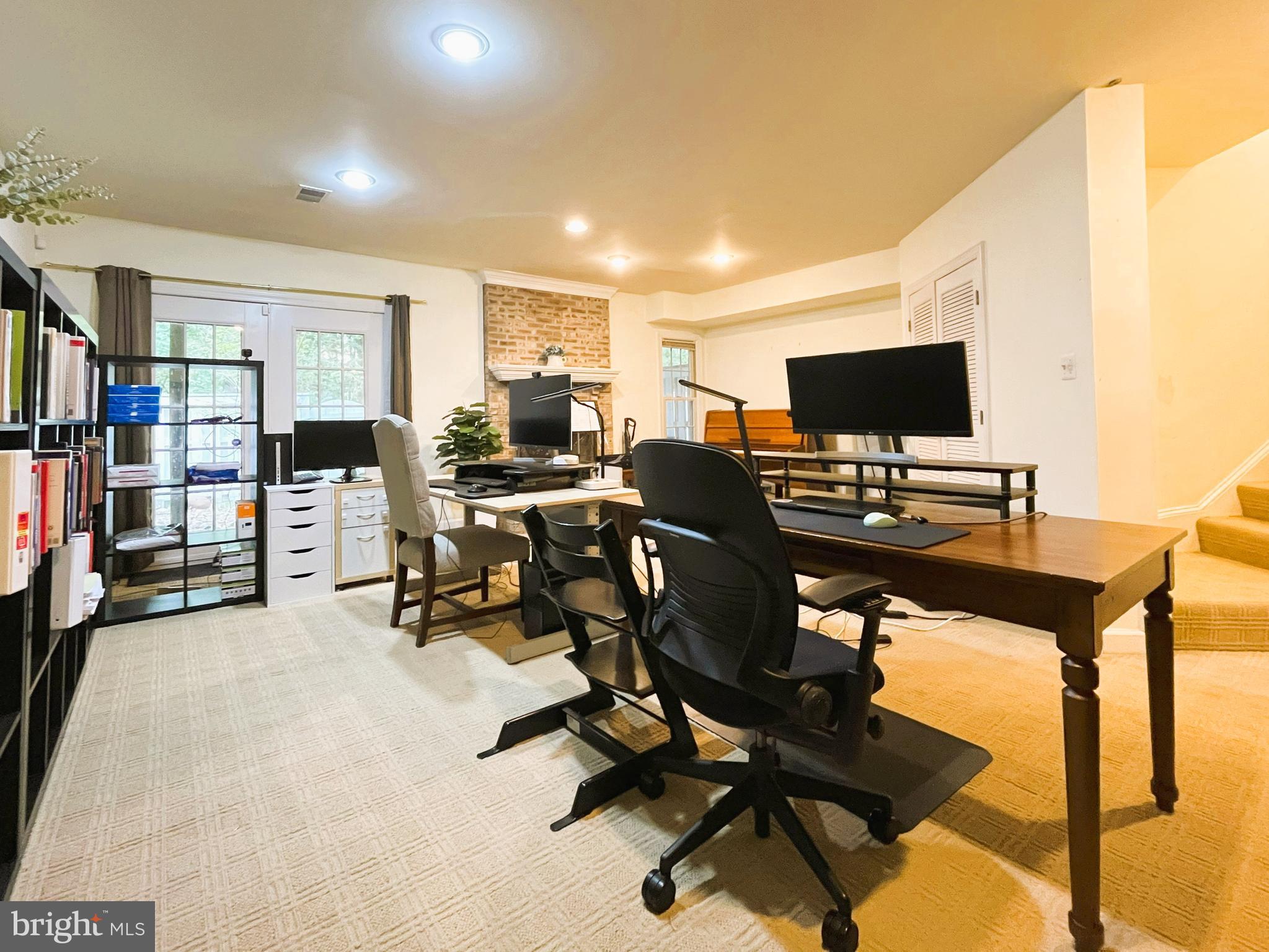 COURTHOUSE WOODS - Residential Lease