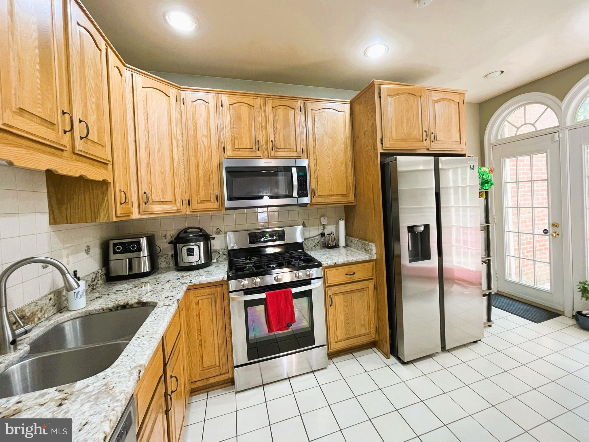 COURTHOUSE WOODS - Residential Lease