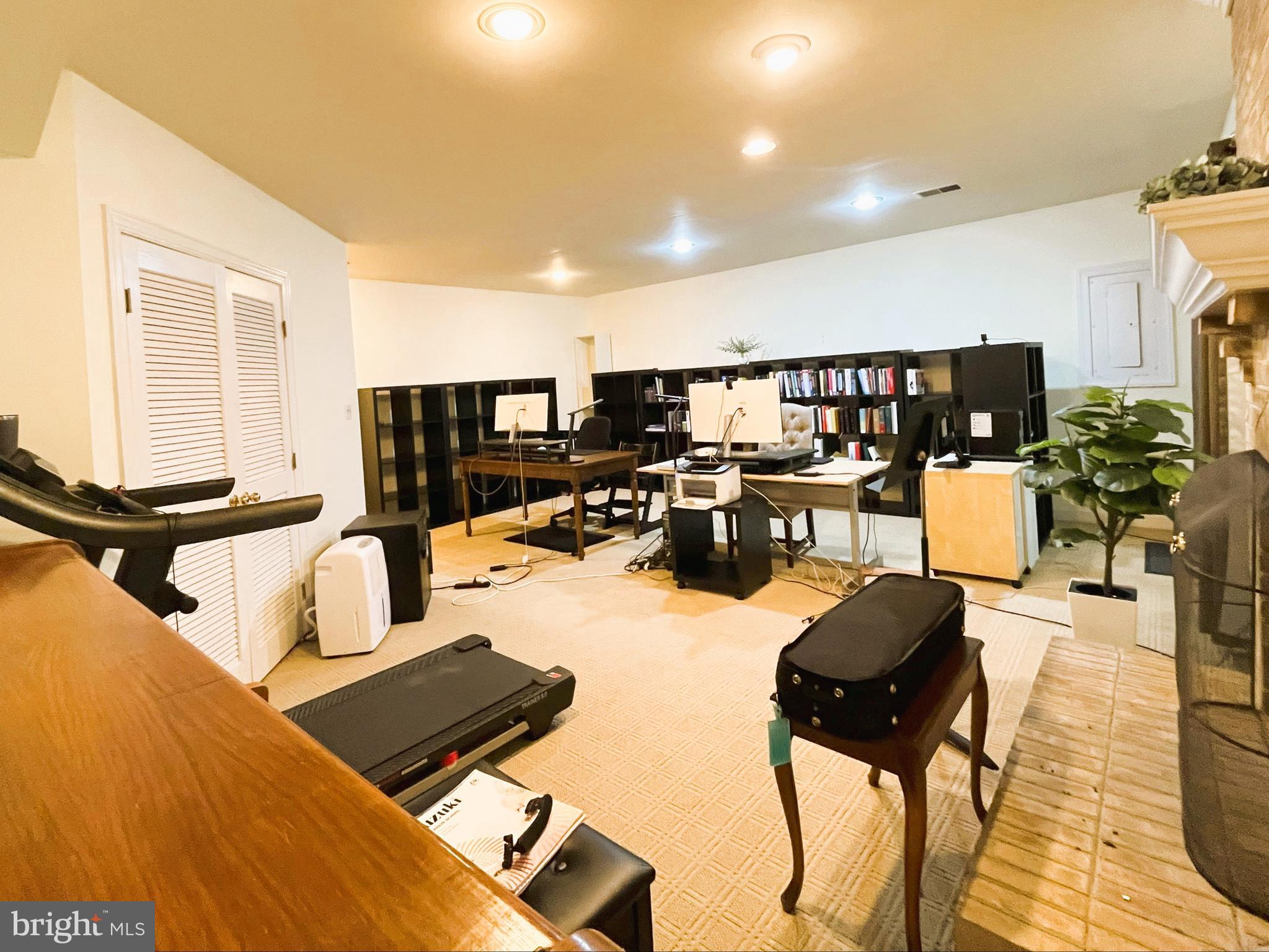 COURTHOUSE WOODS - Residential Lease