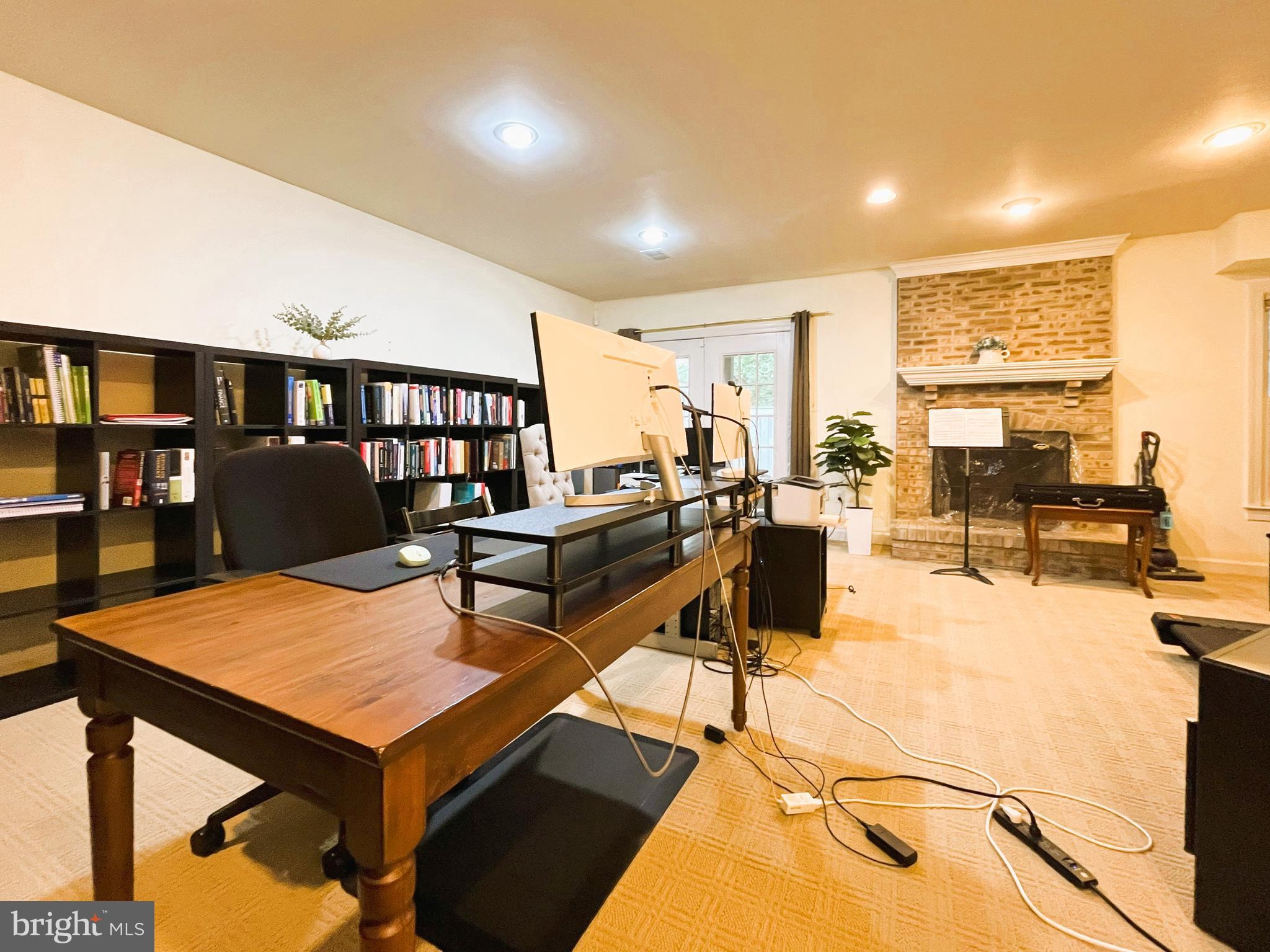 COURTHOUSE WOODS - Residential Lease