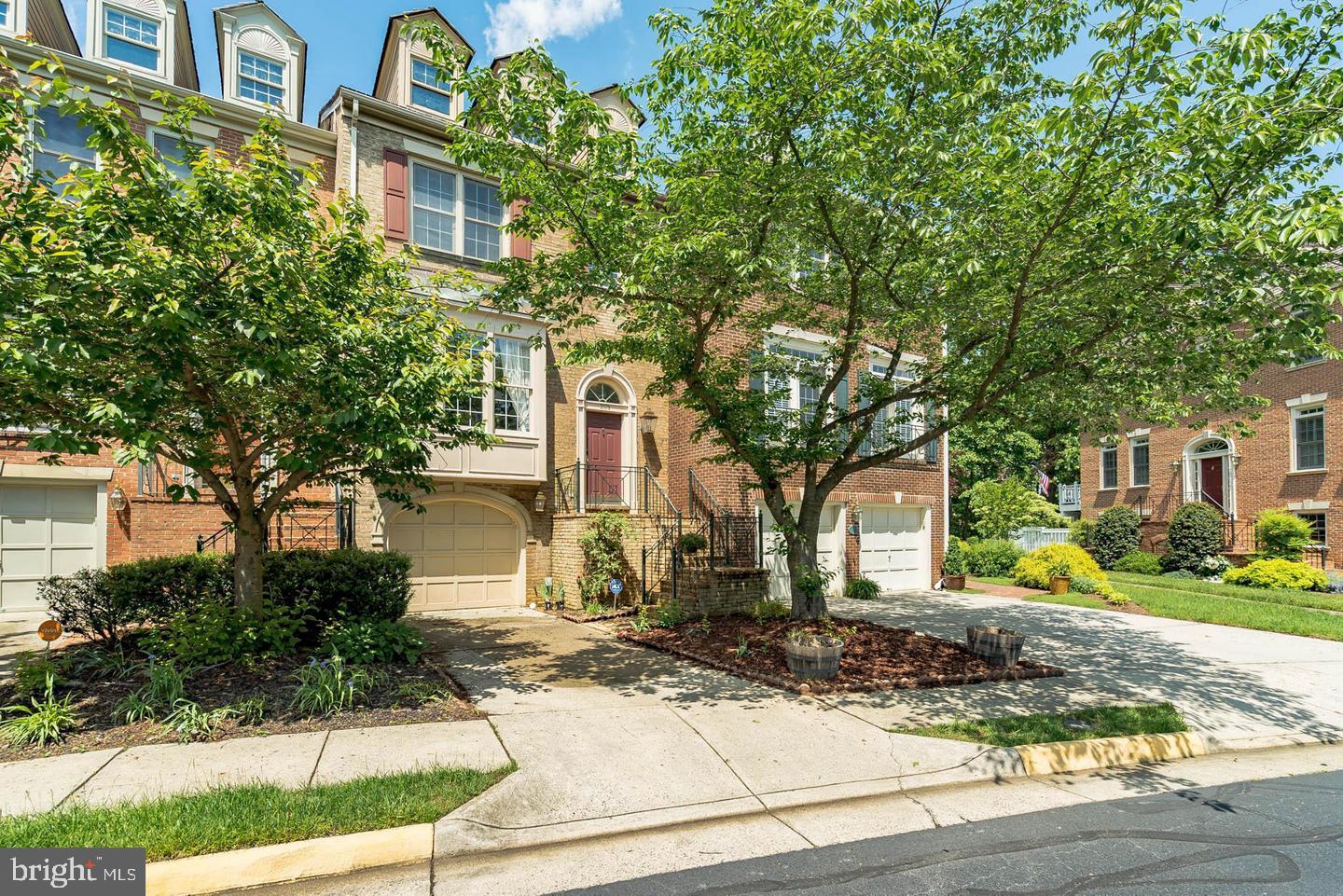 COURTHOUSE WOODS - Residential Lease