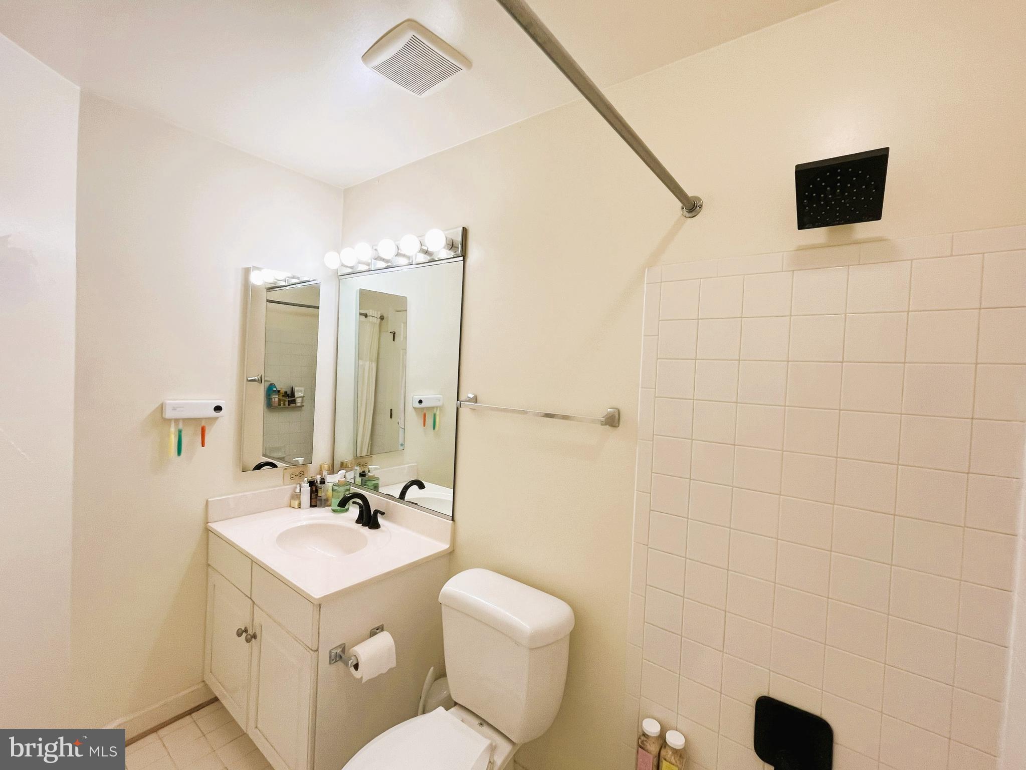 COURTHOUSE WOODS - Residential Lease