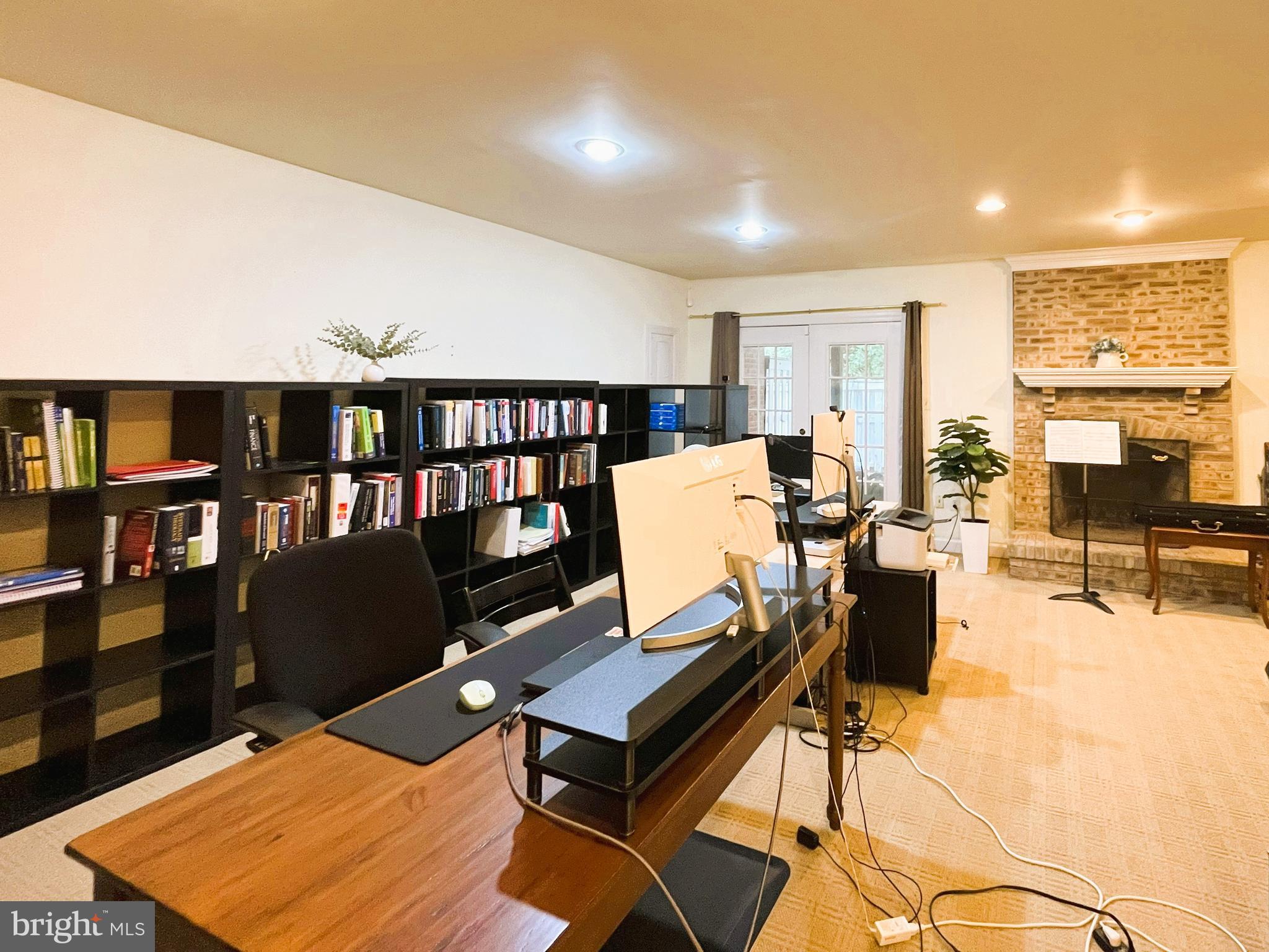 COURTHOUSE WOODS - Residential Lease