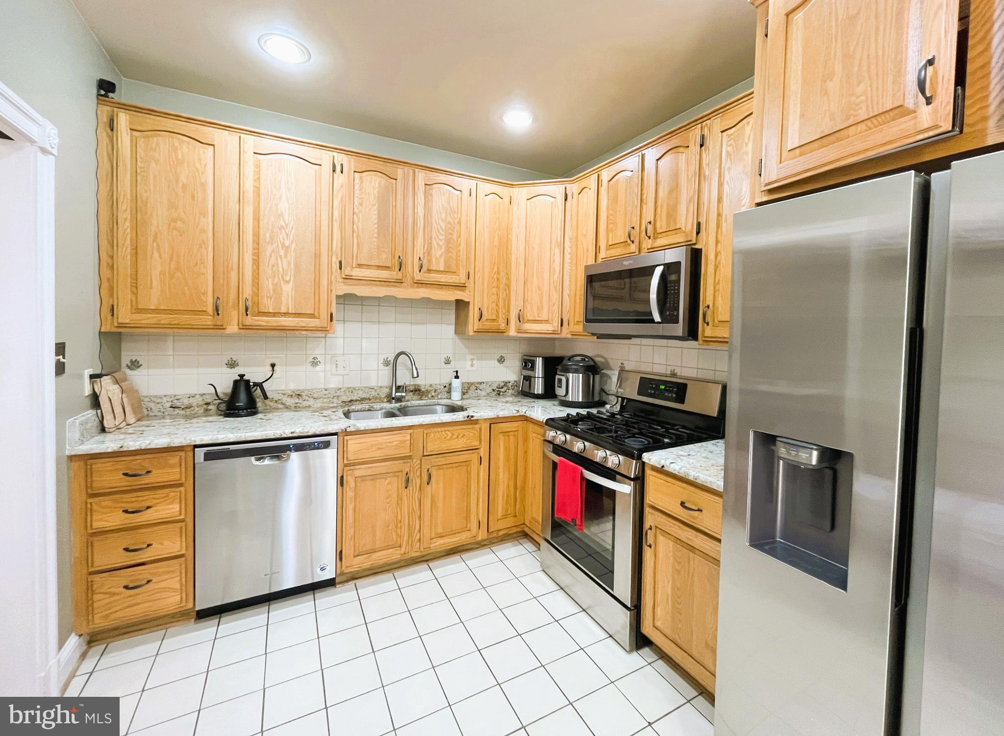 COURTHOUSE WOODS - Residential Lease