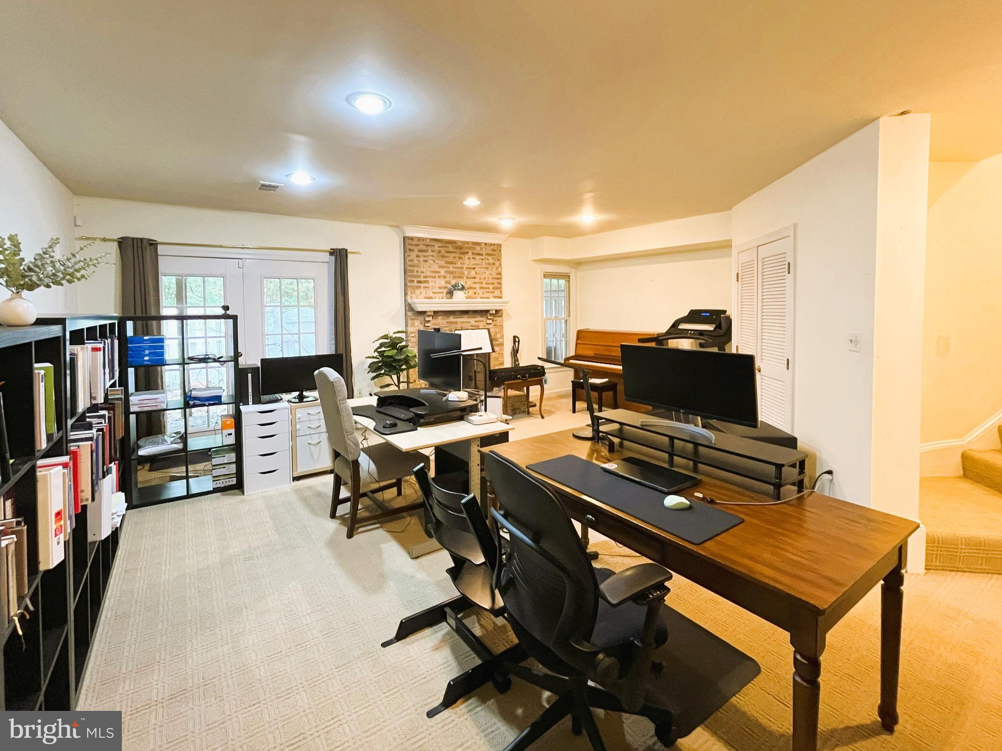 COURTHOUSE WOODS - Residential Lease