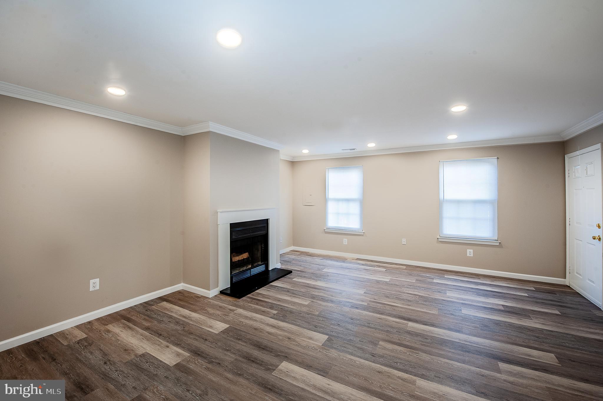 1010 HUNTINGDON MEWS