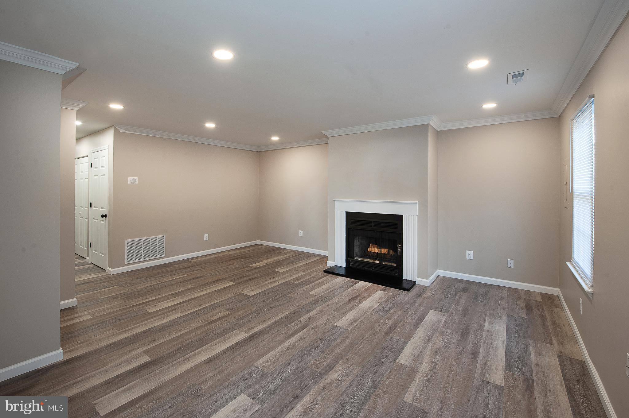 1010 HUNTINGDON MEWS