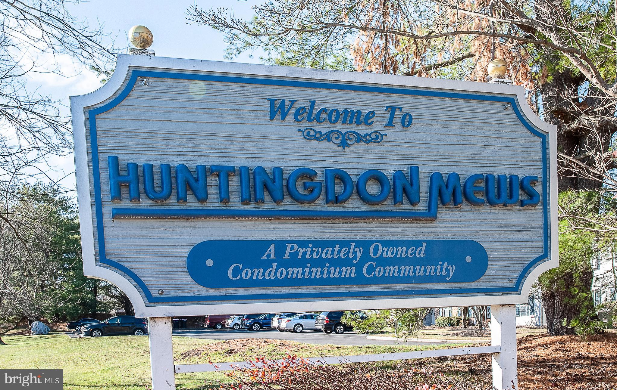 1010 HUNTINGDON MEWS