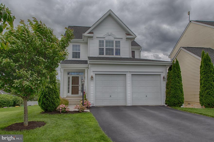 Lovely 3 finished levels of living on one of the largest lots in Hammond Mills subdivision.  Hardwood floors and 9 foot ceilings on the first floor with open floor plan.  Massive master bedroom with sitting room area, bath with separate shower and tub, other 2 bedrooms are also large with plenty of storage in the closets.  Wait until you see the family room with bar area, walks out to partially fenced back yard.  Additional storage area in basement.  Laundry on bedroom level for easy access.10X10 attached workshop area in the garage.  This home offers easy access to I-81, shopping, schools and medical offices.  Come for a personal tour.