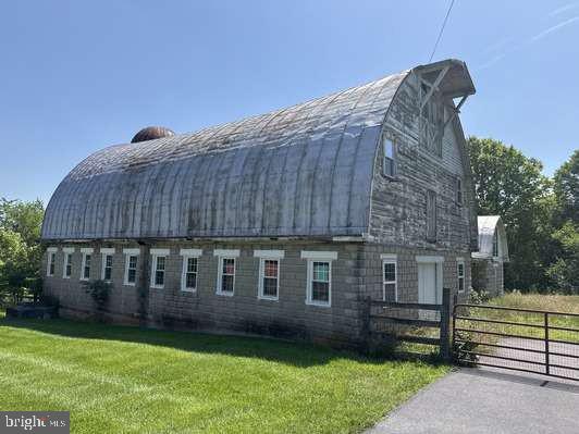 8212 SIXES BRIDGE ROAD