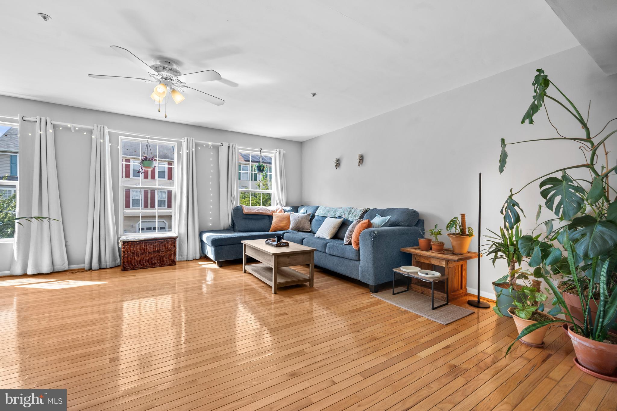 5627 CRESTWOOD COURT