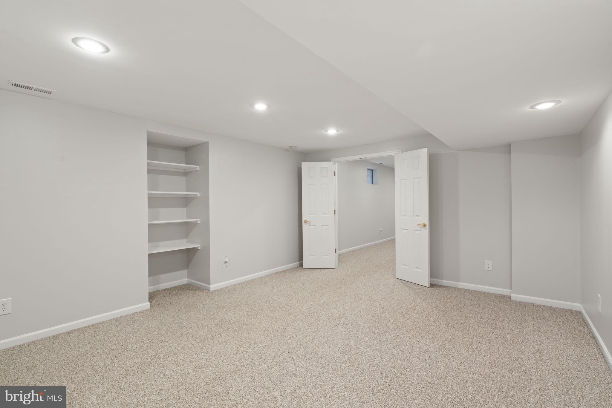 RIDGEFIELD VILLAGE - Residential