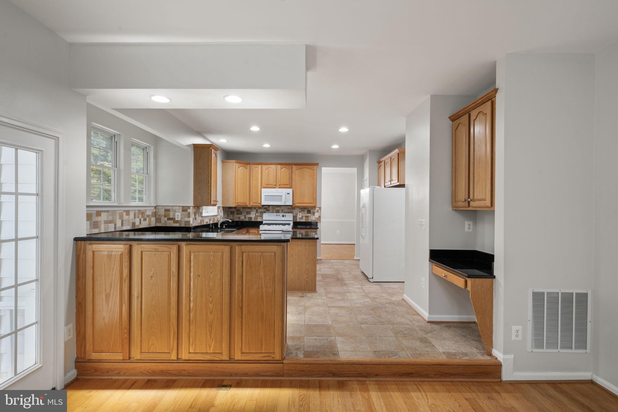 RIDGEFIELD VILLAGE - Residential