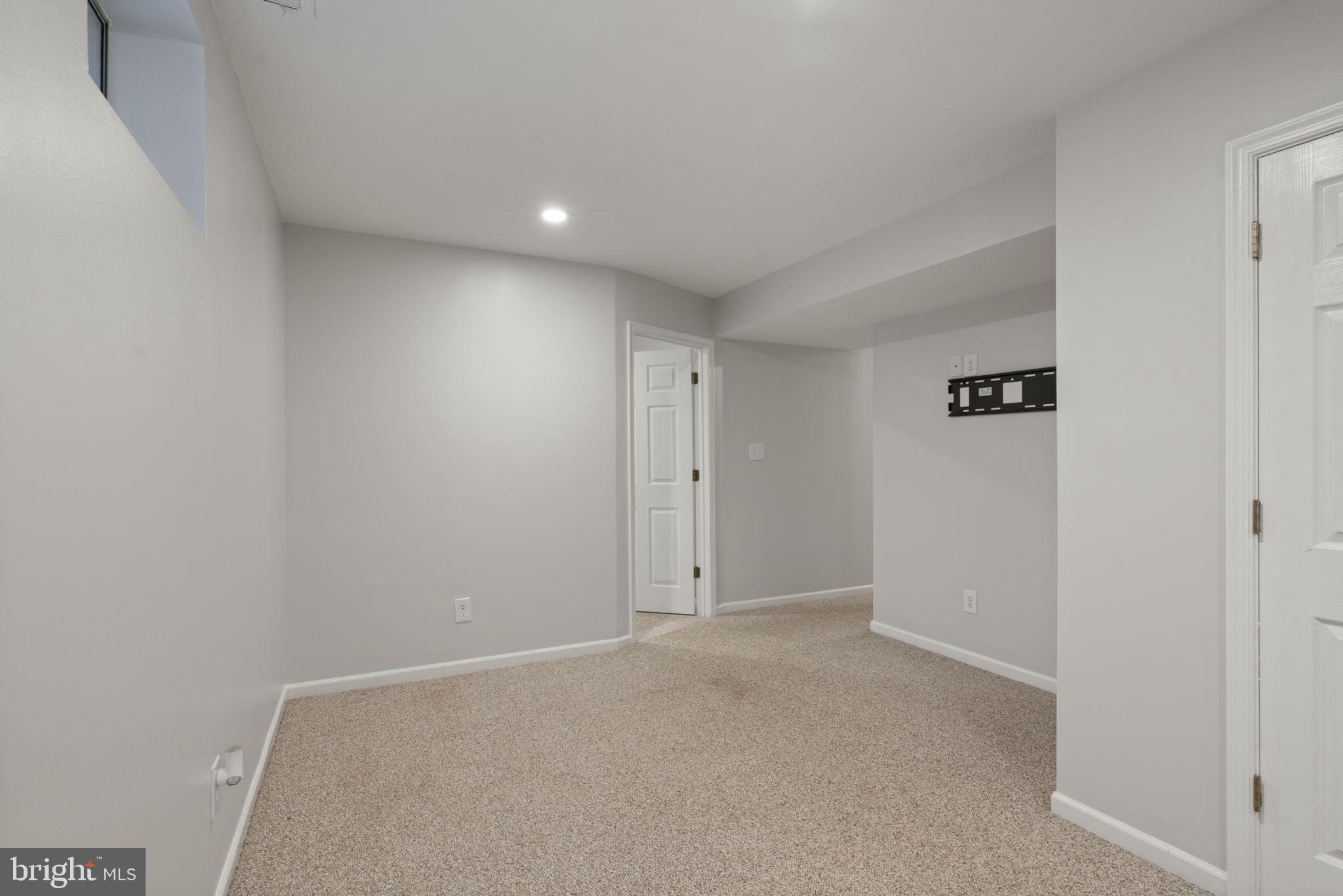 RIDGEFIELD VILLAGE - Residential