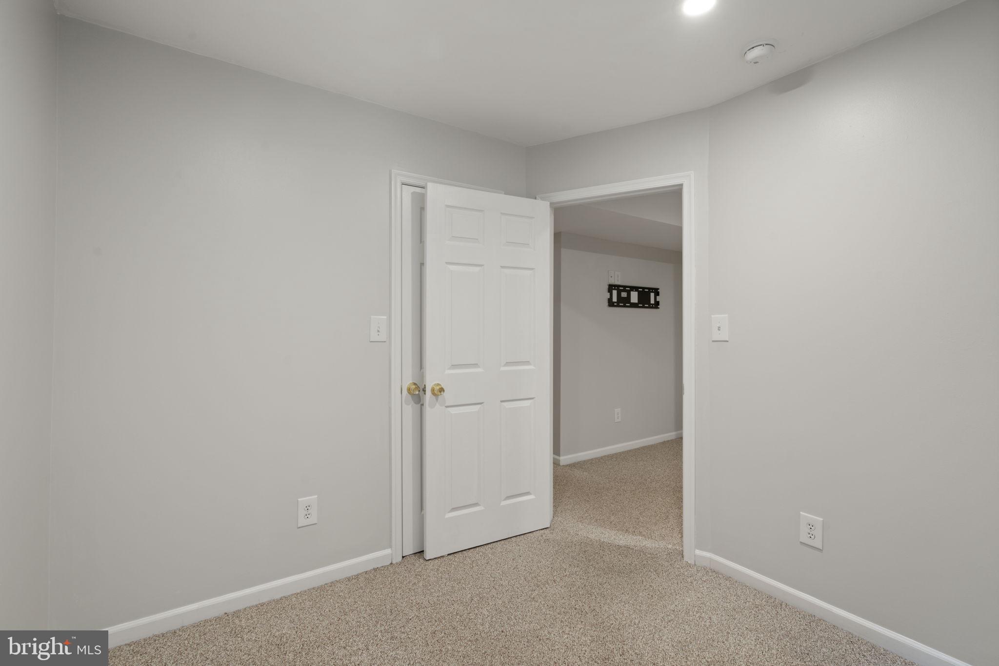 RIDGEFIELD VILLAGE - Residential