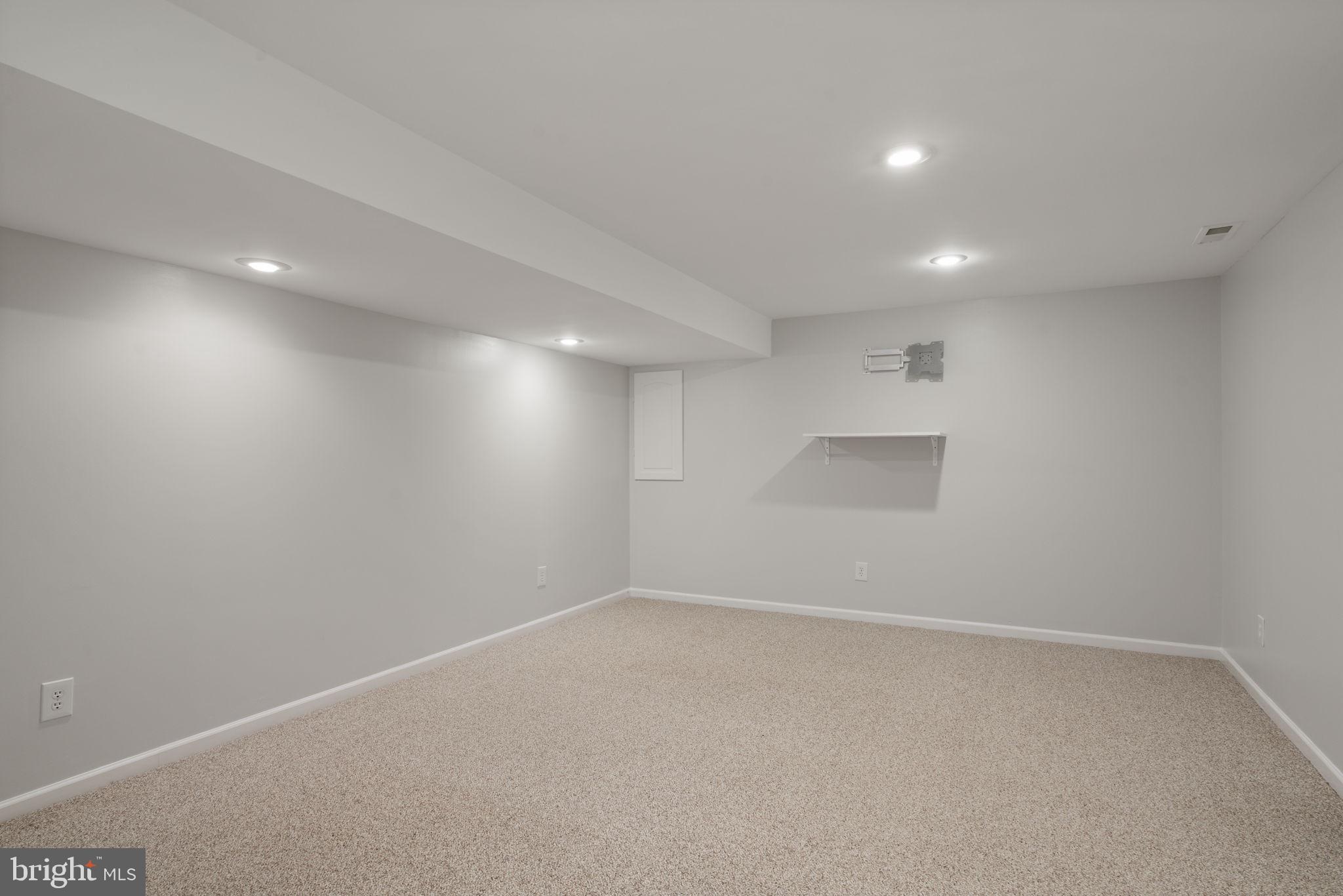 RIDGEFIELD VILLAGE - Residential