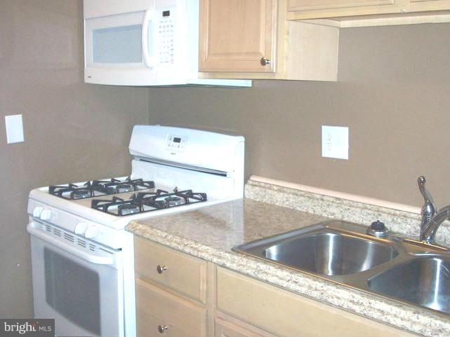 MARLOW TOWERS CONDOMINIUMS - Residential