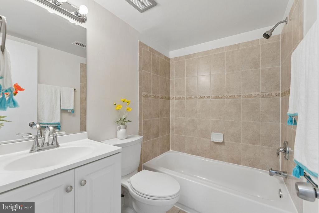 HERITAGE WOODS - Residential