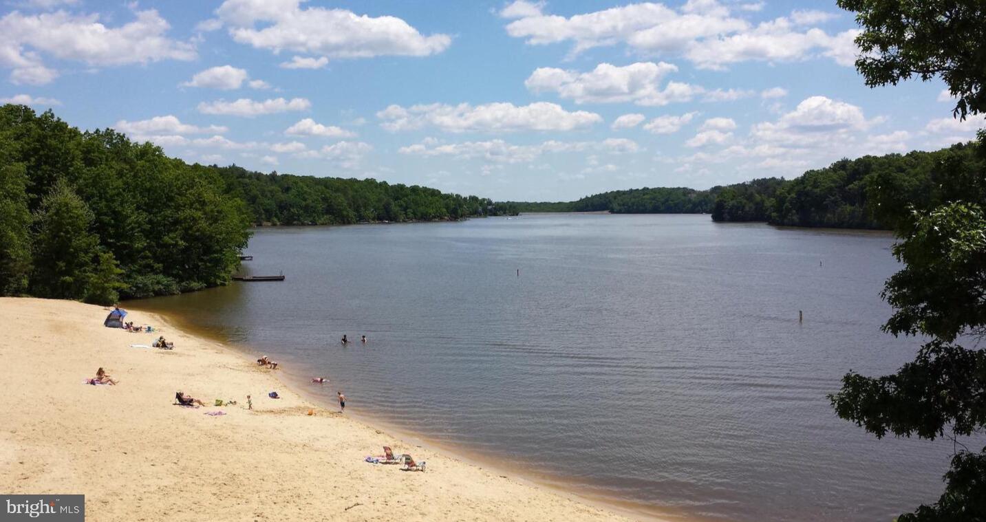 LAKE HOLIDAY ESTATES - Land