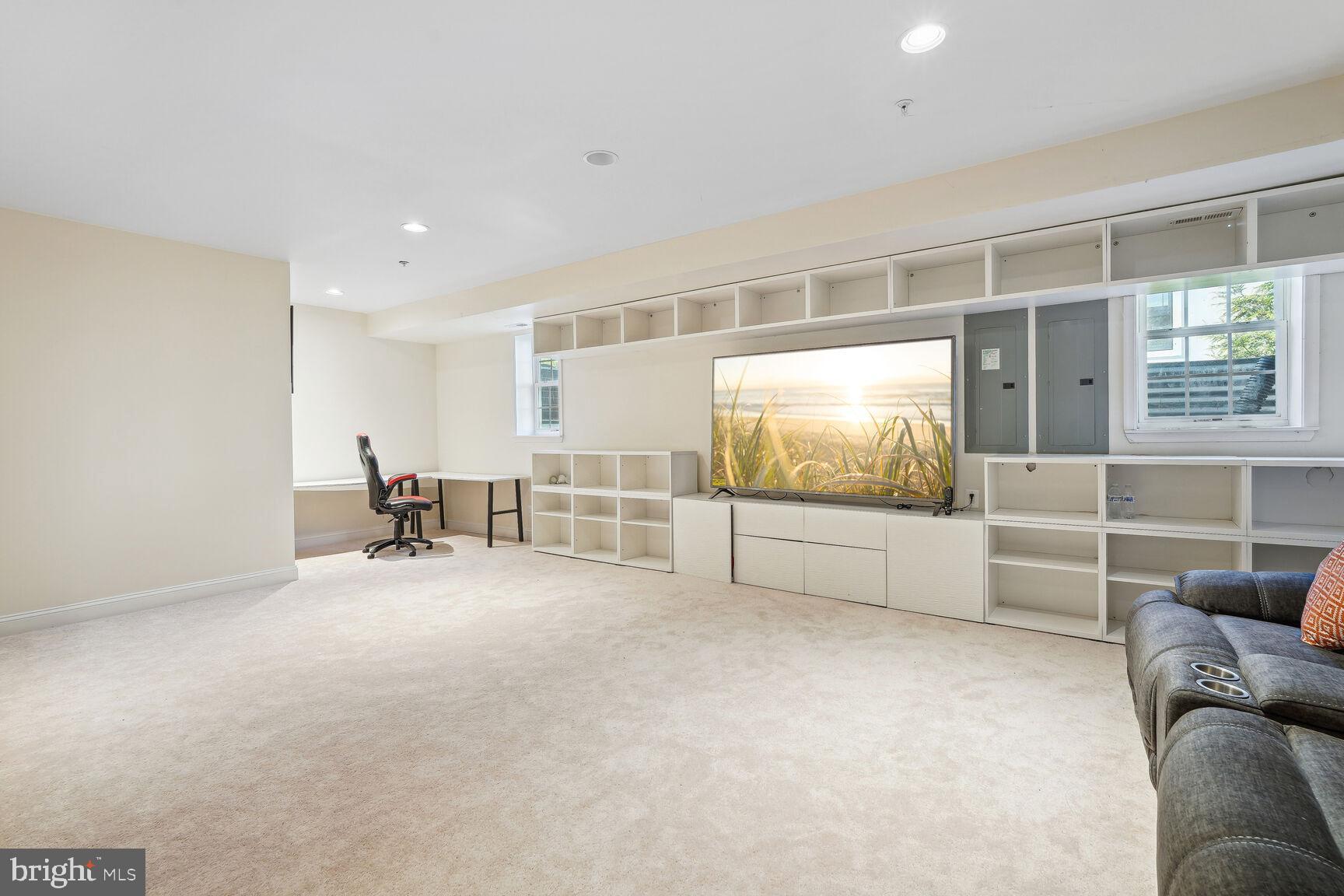 DARNESTOWN OUTSIDE - Residential