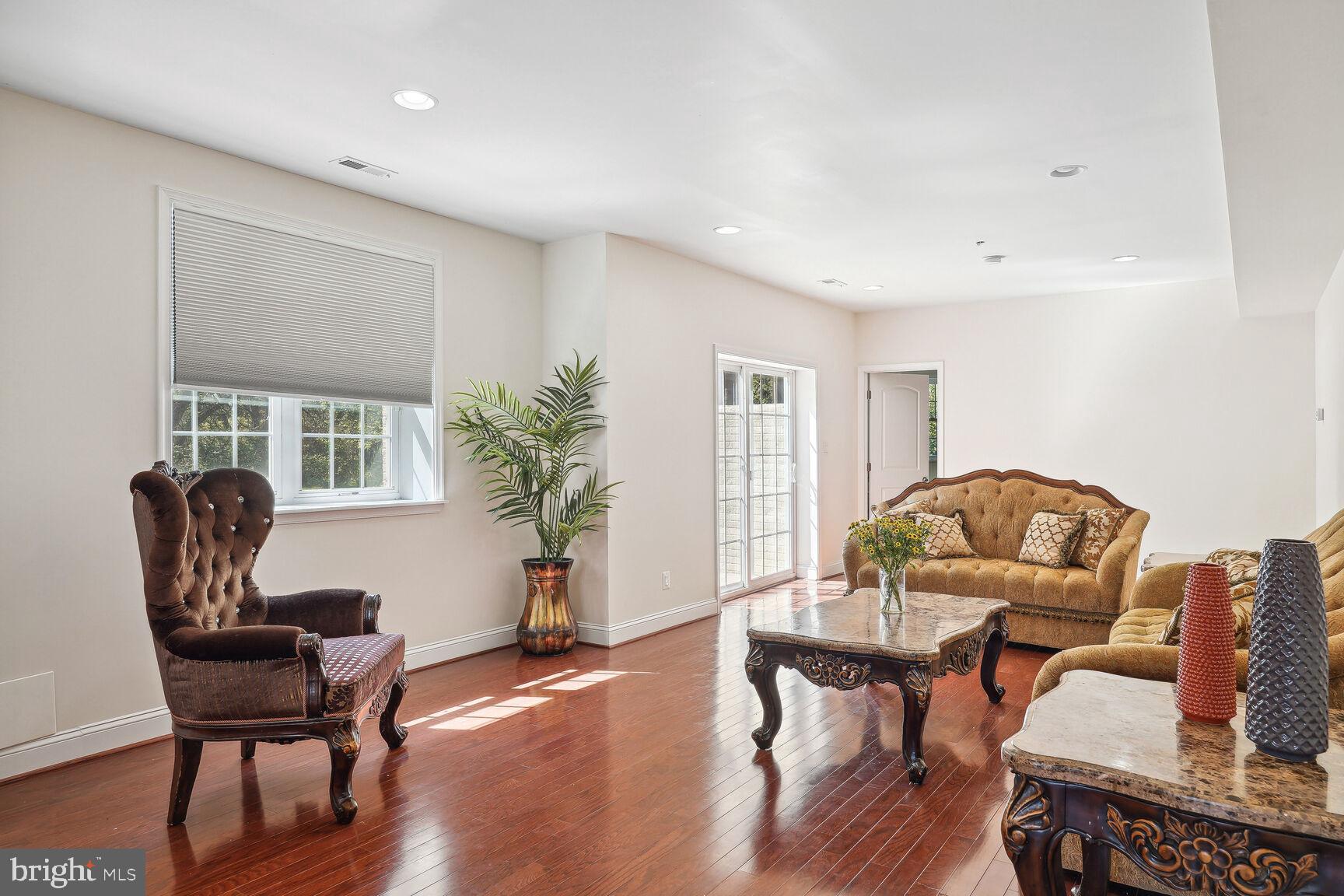 DARNESTOWN OUTSIDE - Residential