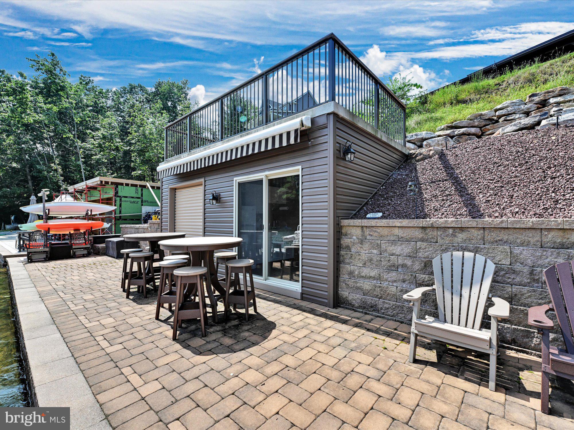 662 APACHE COVE