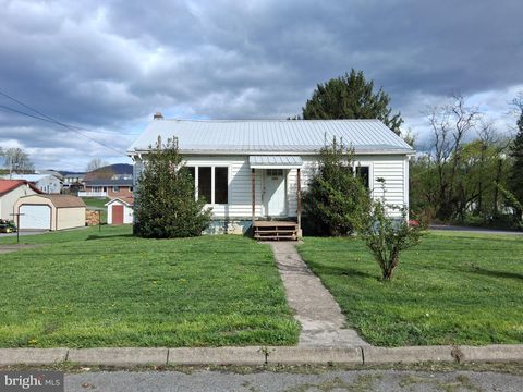 Townhouse For Sale - 256 Blackiston Avenue<br/> CUMBERLAND, MD 21502