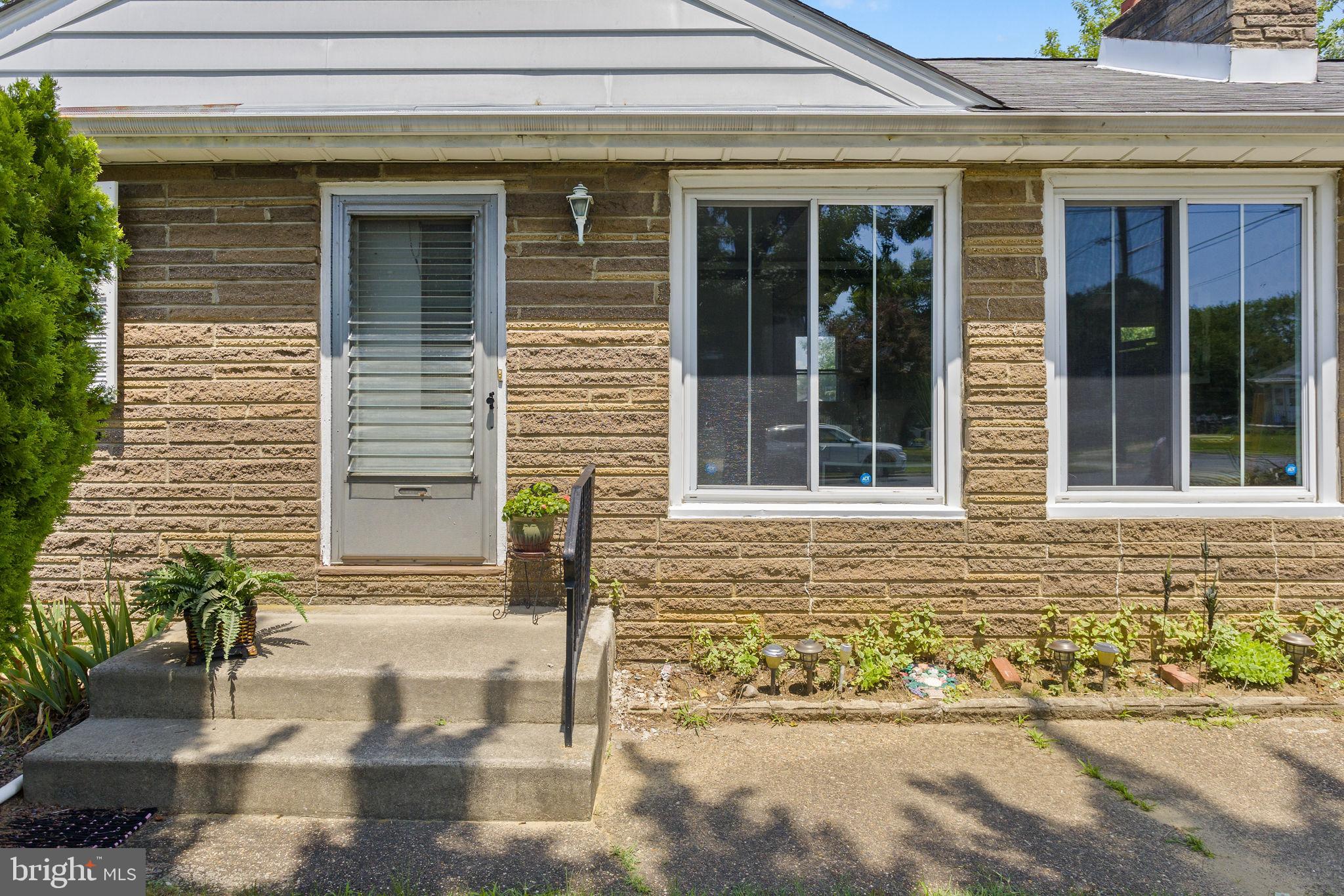 319 W MONROE AVENUE