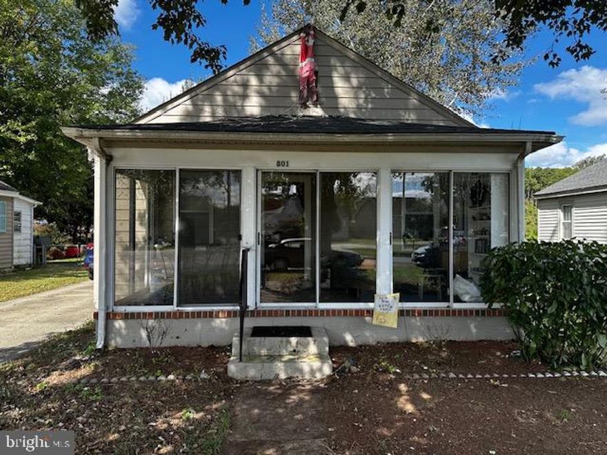 This charming 3-bedroom rambler in the heart of Tappahannock was extensively remodeled in 2021 and has been well maintained since. Updates include a roof, vinyl flooring and carpet, classic recessed-panel kitchen cabinets with granite counters and backsplash, stainless steel appliances, bathroom vanities with a tiled shower surround, modern light fixtures, water heater, HVAC, and a current fresh paint throughout the home.
Ideally located within walking distance to the Rappahannock River, restaurants, coffee shops, and town amenities, with easy access to Mechanicsville, Richmond, Fredericksburg, and Dahlgren. A move-in ready home offering both comfort and convenience.