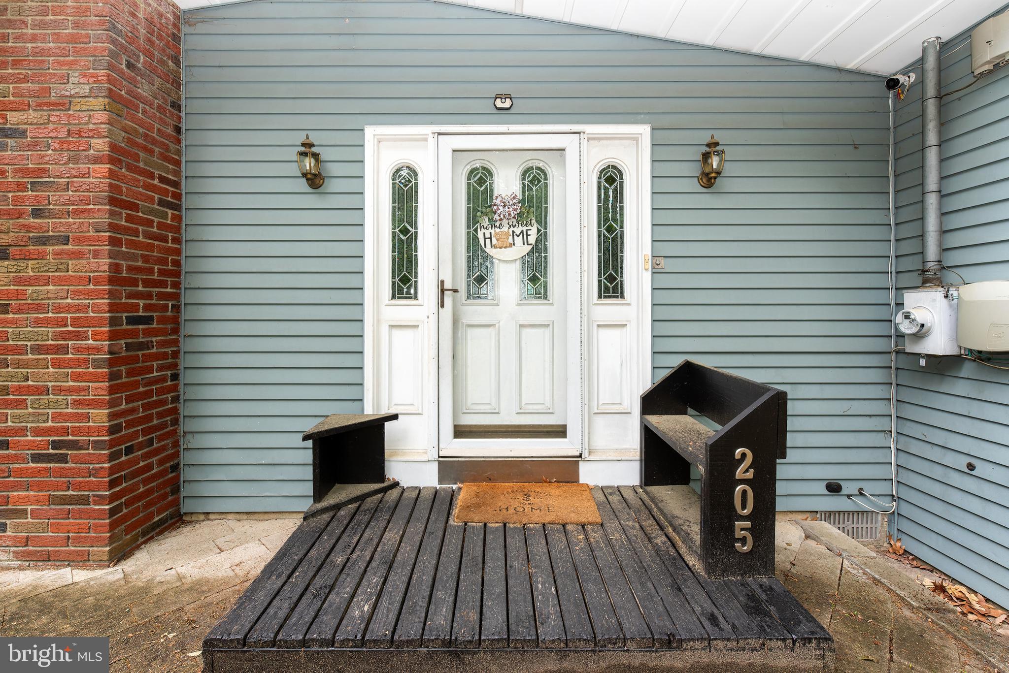 205 PEARTREE AVENUE