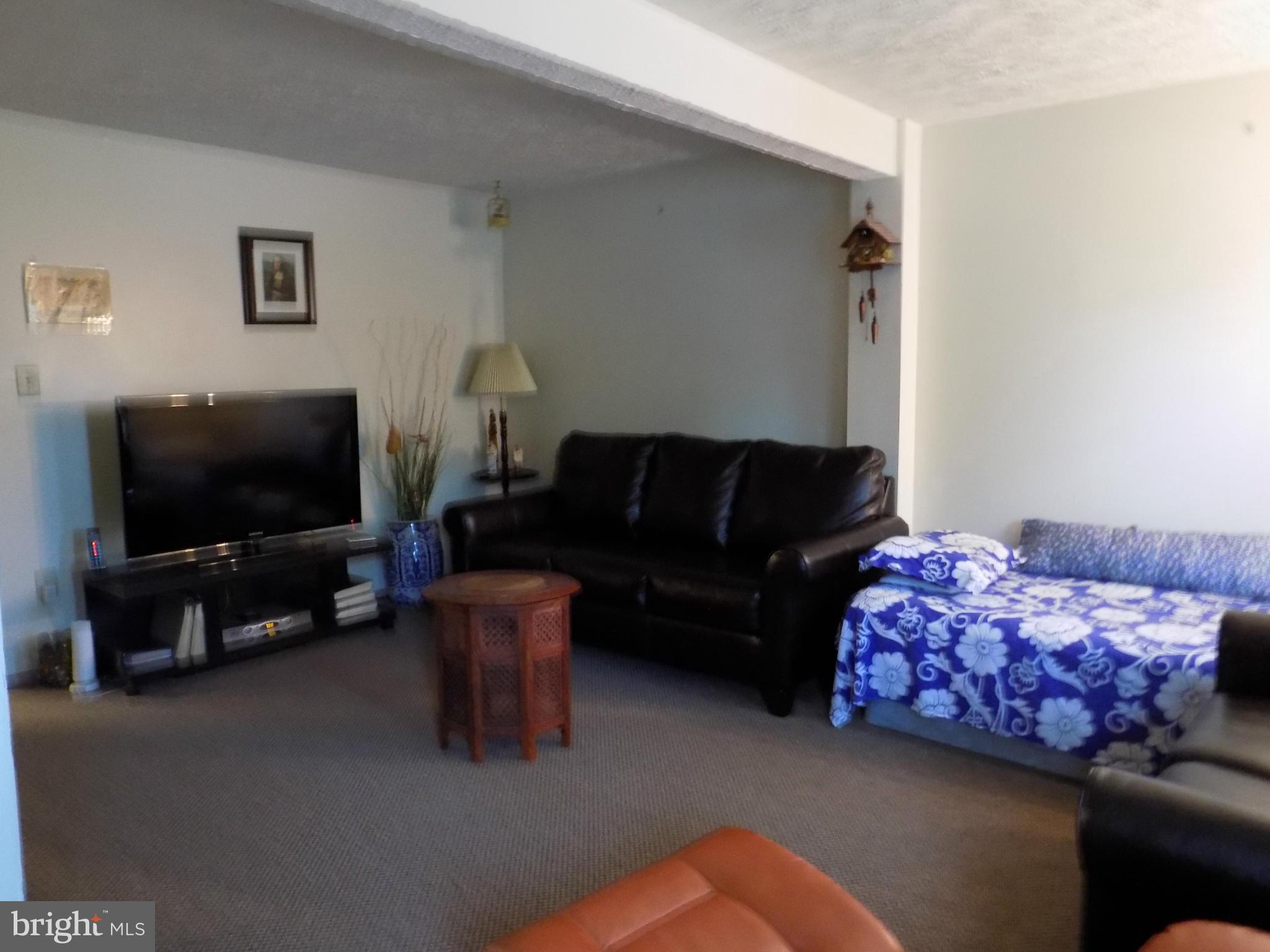 WOODS EDGE TOWNHOME CONDOMINIUMS - Residential