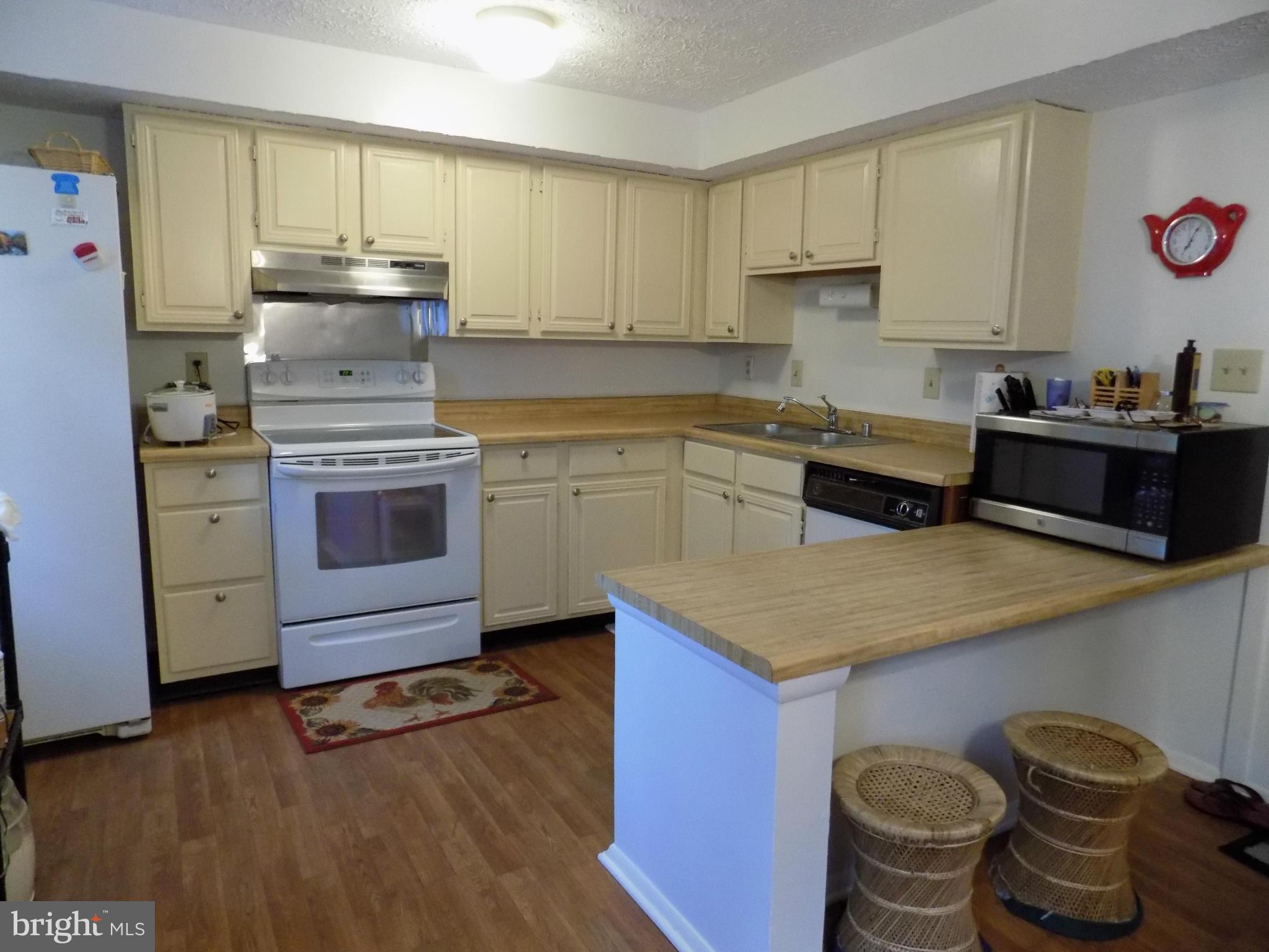 WOODS EDGE TOWNHOME CONDOMINIUMS - Residential