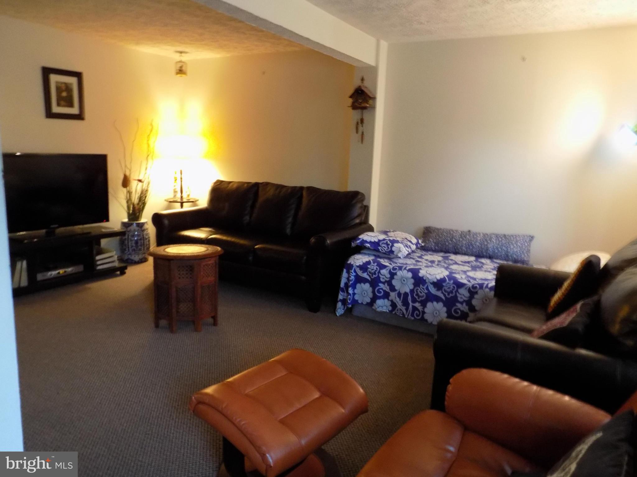 WOODS EDGE TOWNHOME CONDOMINIUMS - Residential