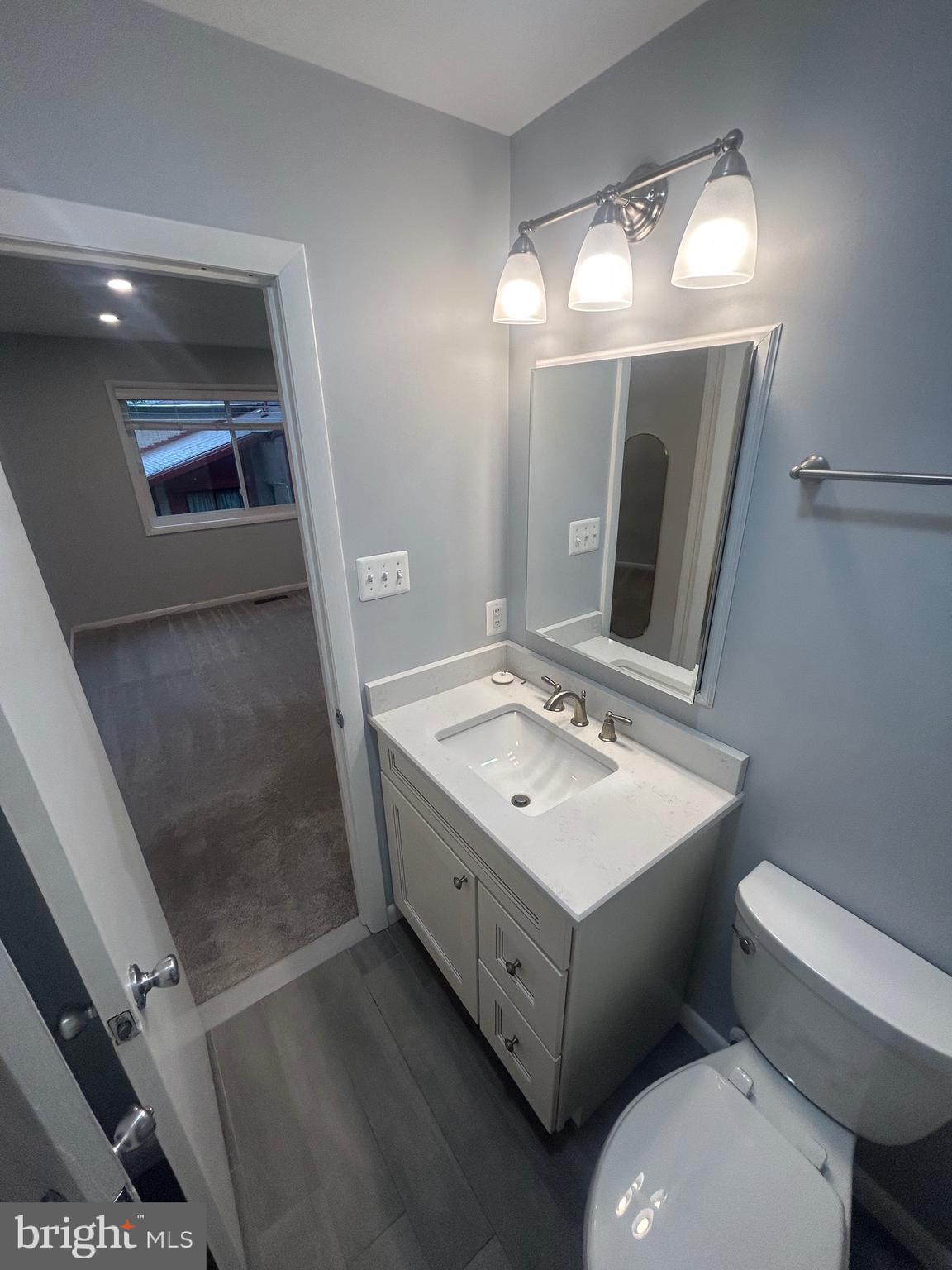 VILLAGE OF OAKLAND MILLS - Residential Lease