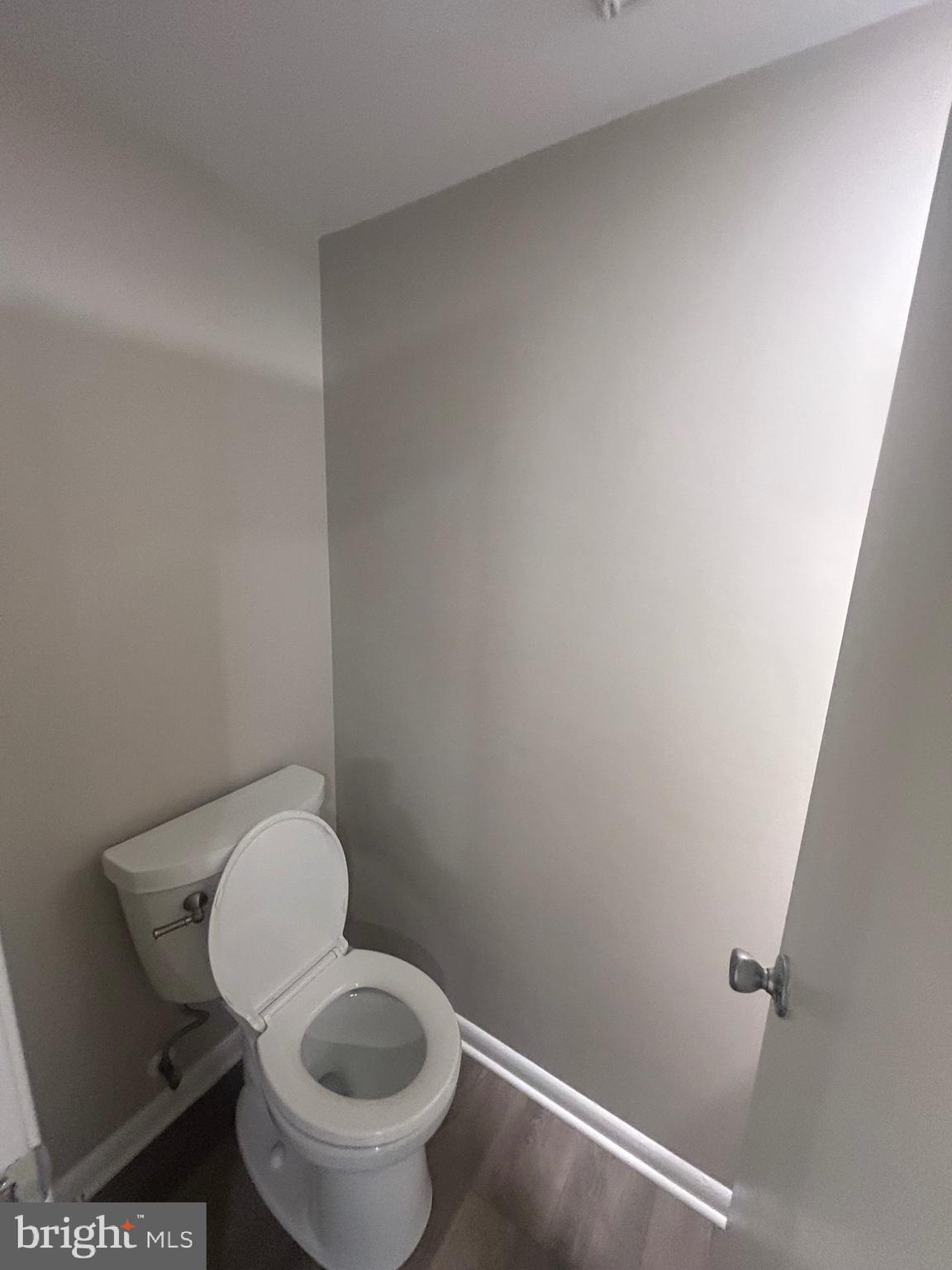 VILLAGE OF OAKLAND MILLS - Residential Lease