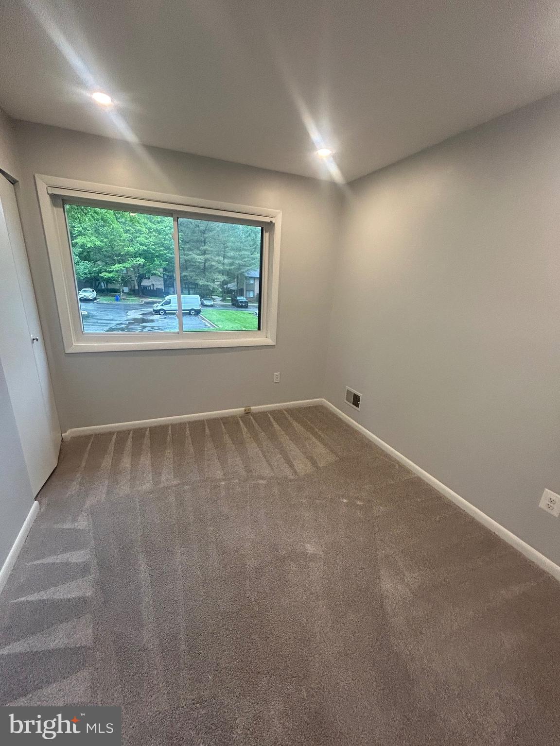 VILLAGE OF OAKLAND MILLS - Residential Lease