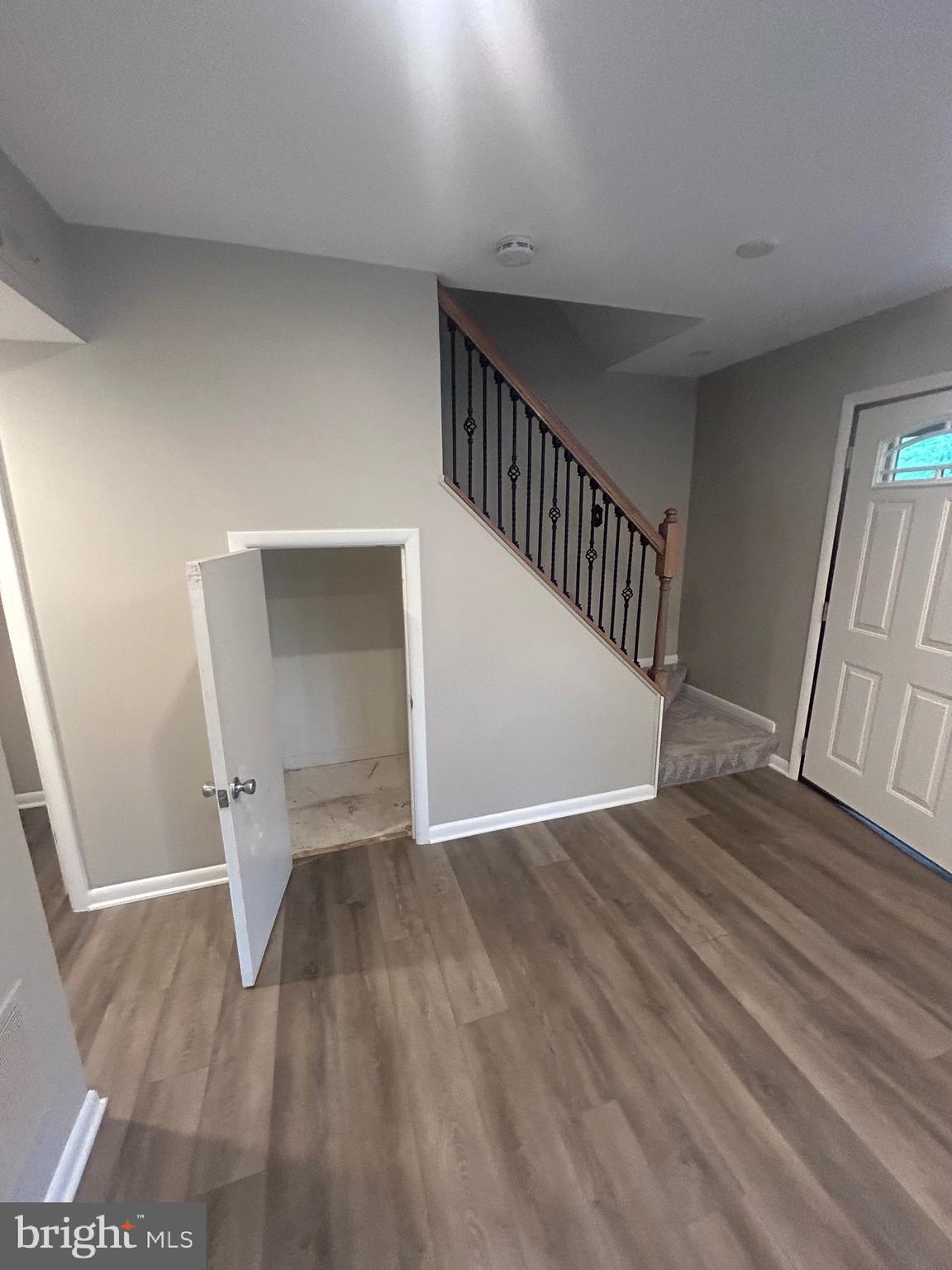 VILLAGE OF OAKLAND MILLS - Residential Lease